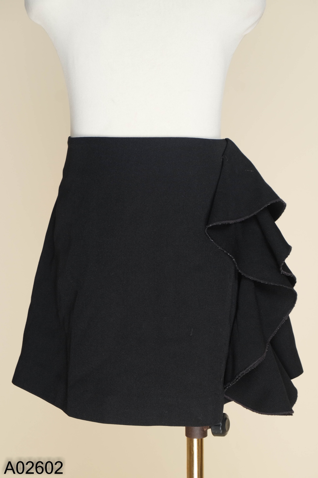 Giảm giá Chân váy Jean Zara hàng xuất xịn 2 màu đen- trắng new tag - Mua  Thông Minh