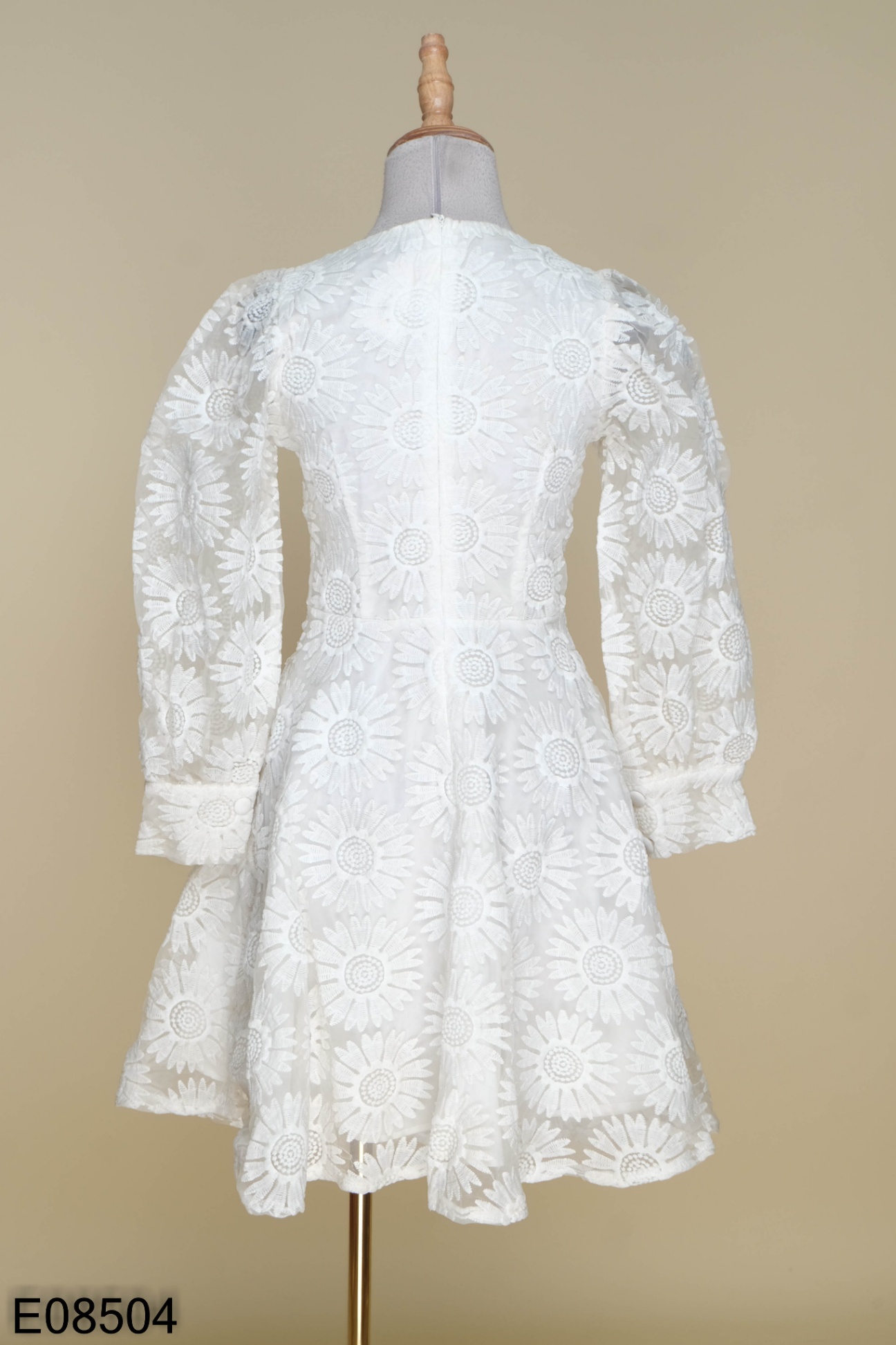 Mua Váy thiết kế cao cấp màu trắng thêu hoa thủ công đính pha lê tay phồng  The Shilla - Legisa-55C5 - Yeep