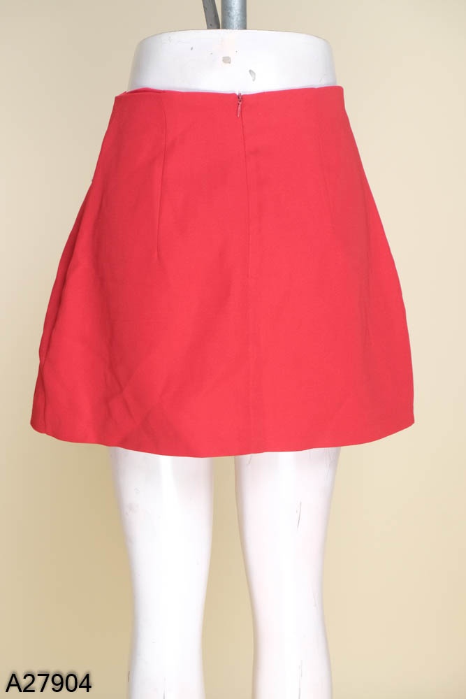 Chân váy đỏ phối áo màu gì là đẹp và thời trang nhất? - Danangsale