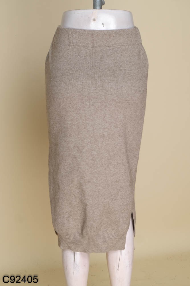 Mix áo len với các kiểu chân váy | VTV.VN