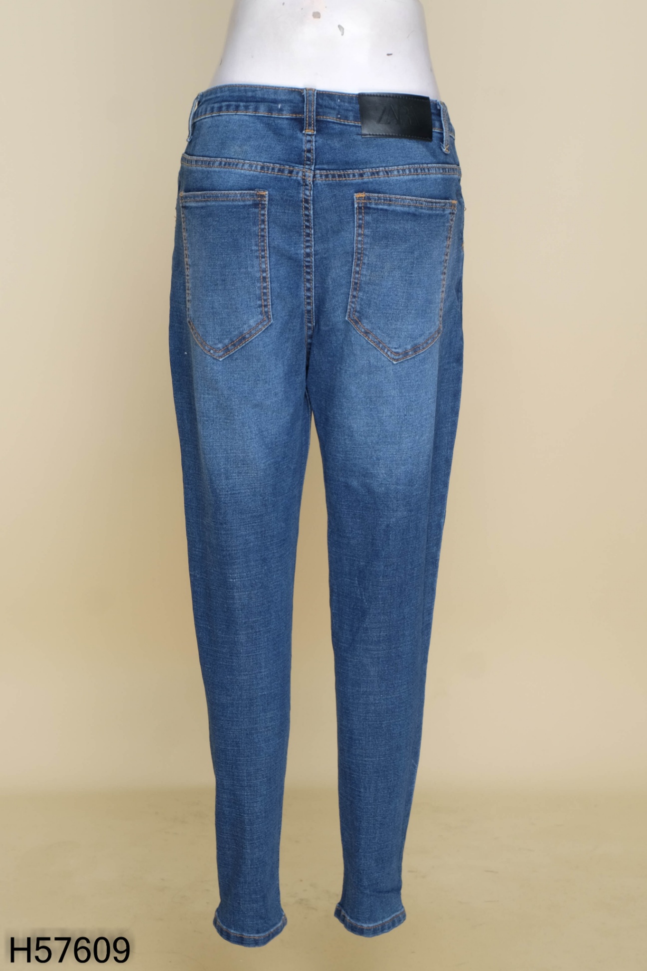 Quần jeans xanh trơn