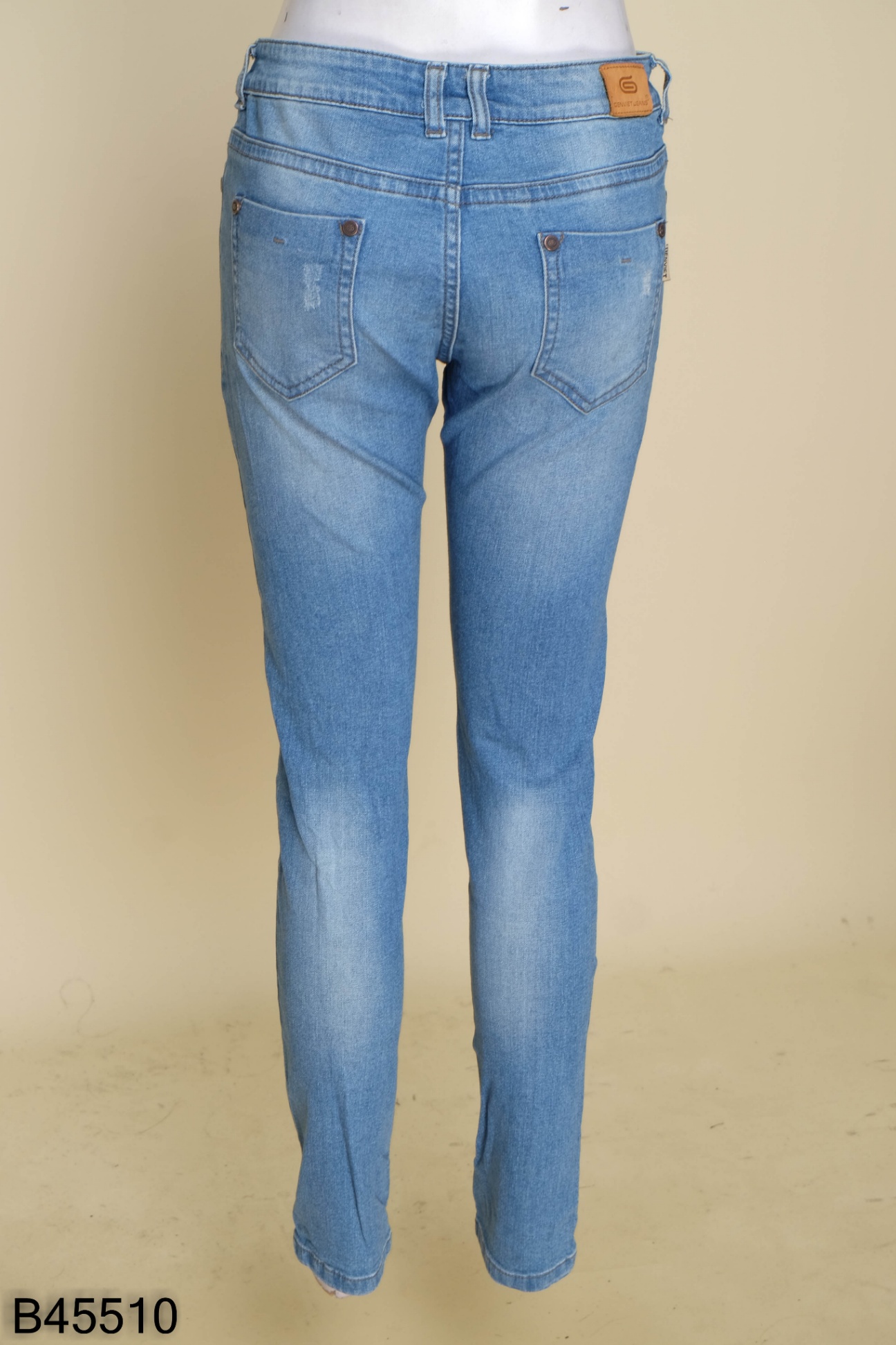 Quần jeans xanh xước đùi