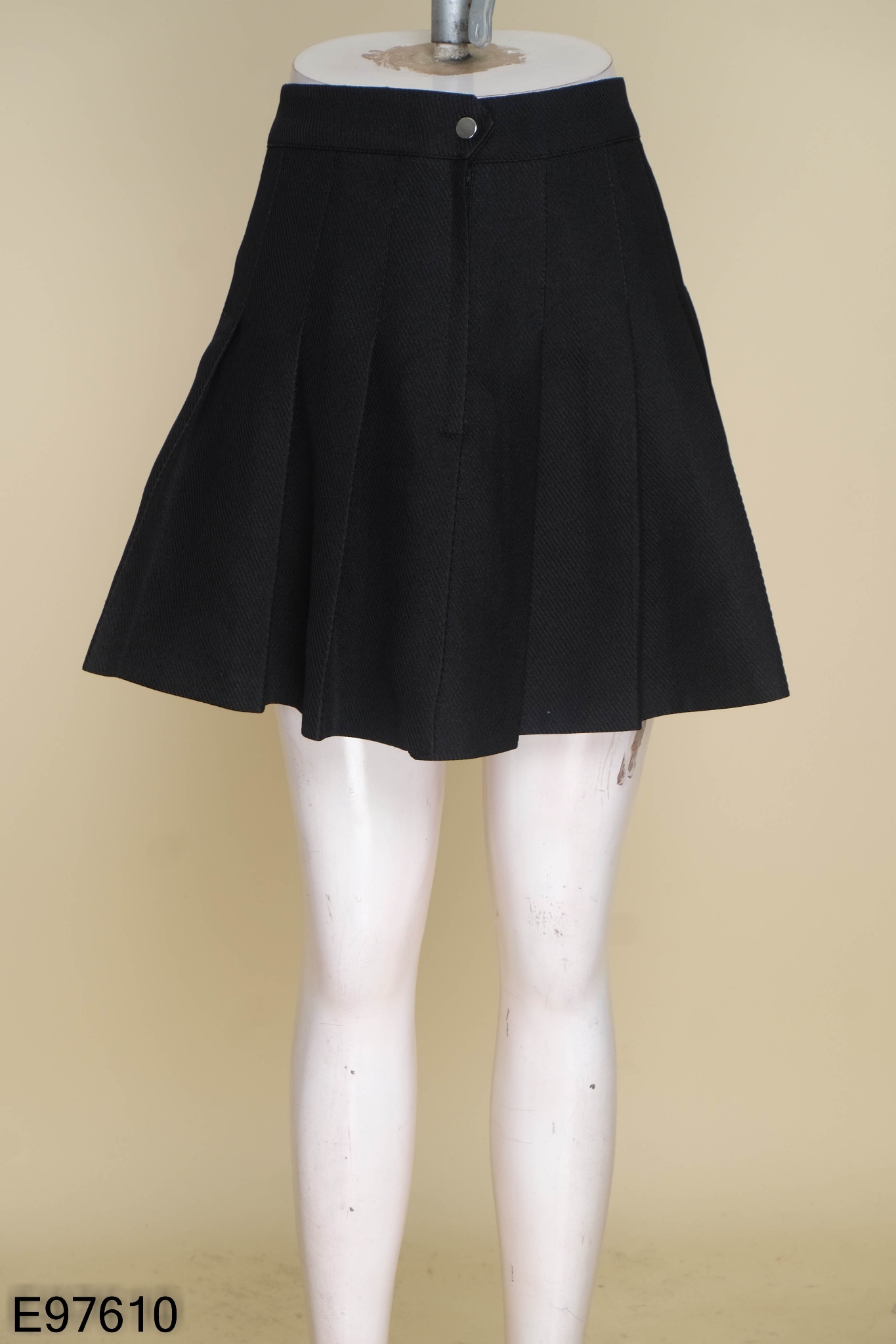 99+ mẫu chân váy xếp ly ngắn màu đen được yêu thích nhất