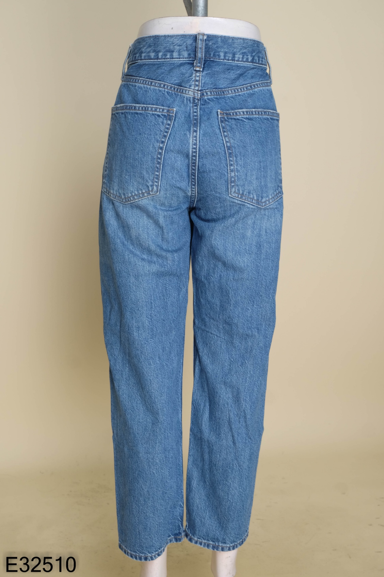 Quần jeans xanh UNIQLO trơn