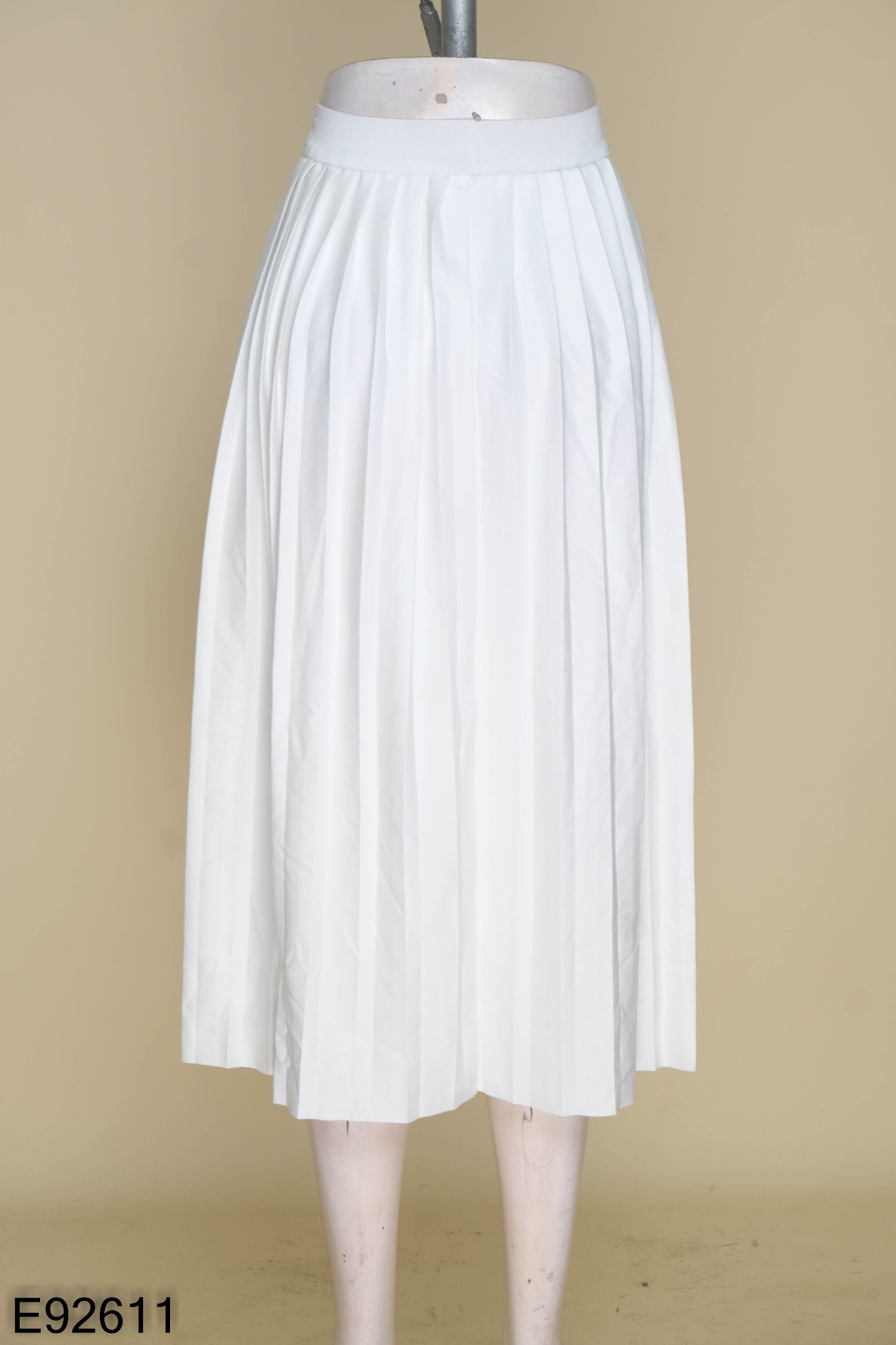 Chân váy trắng, váy trắng dài, nhẹ nhàng bồng bềnh và nữ tính - Chân váy |  ThờiTrangNữ.vn