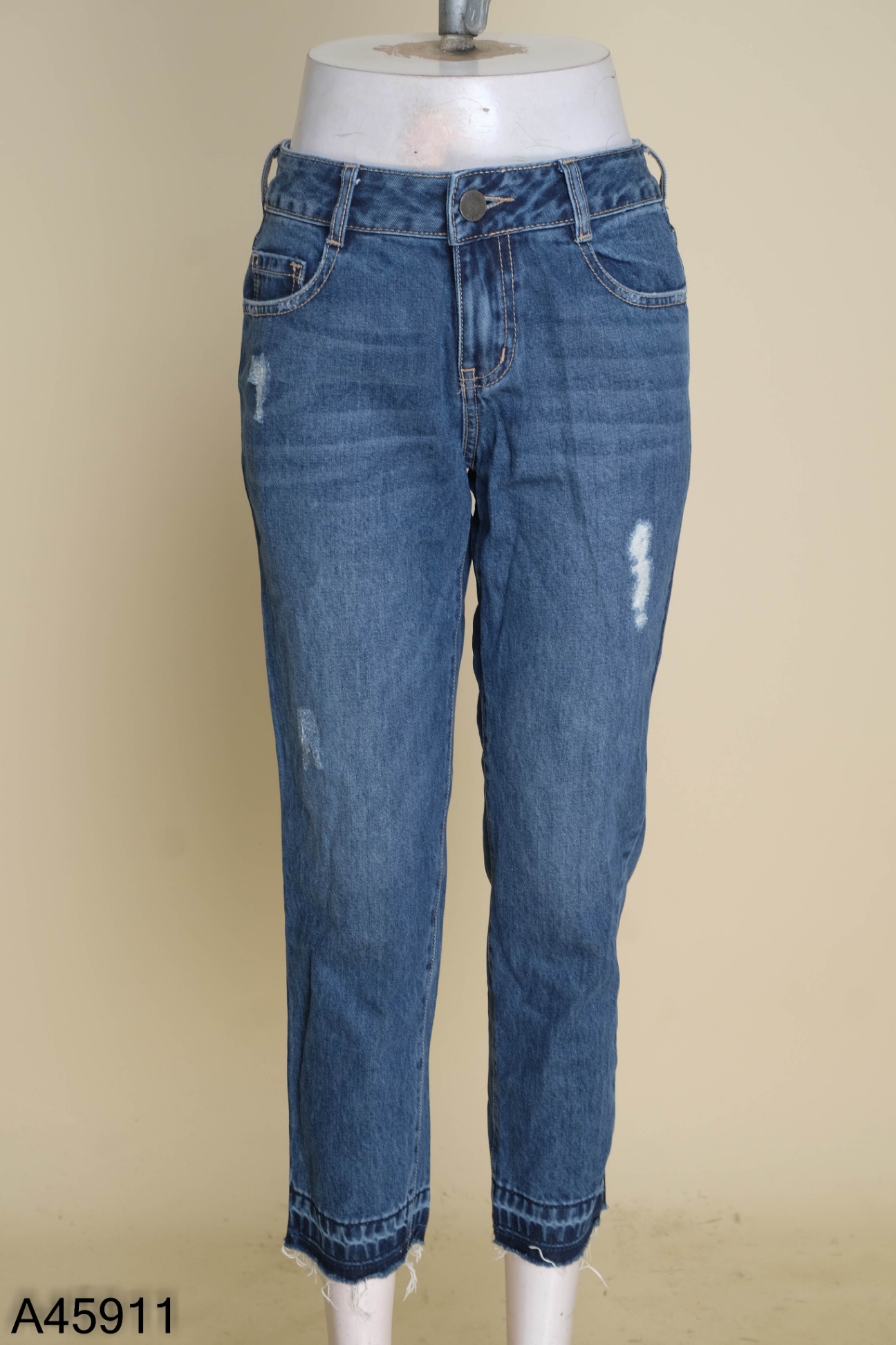 Quần jeans xanh đậm rách cắt gấu