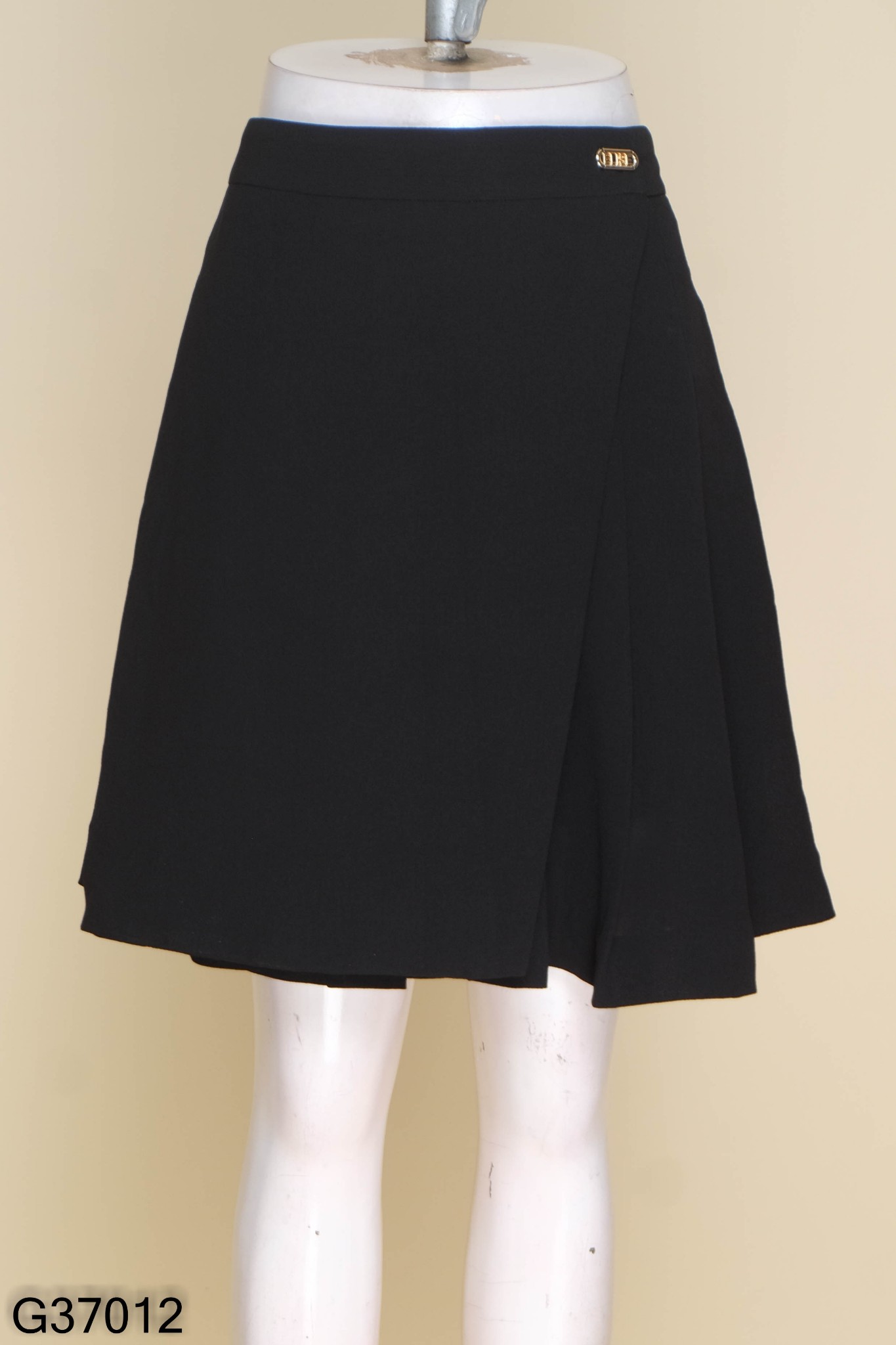 Chân váy tafta đen cạp ly súp thiết kế Elise FW2211106BKWOBK - Chân váy |  ThờiTrangNữ.vn