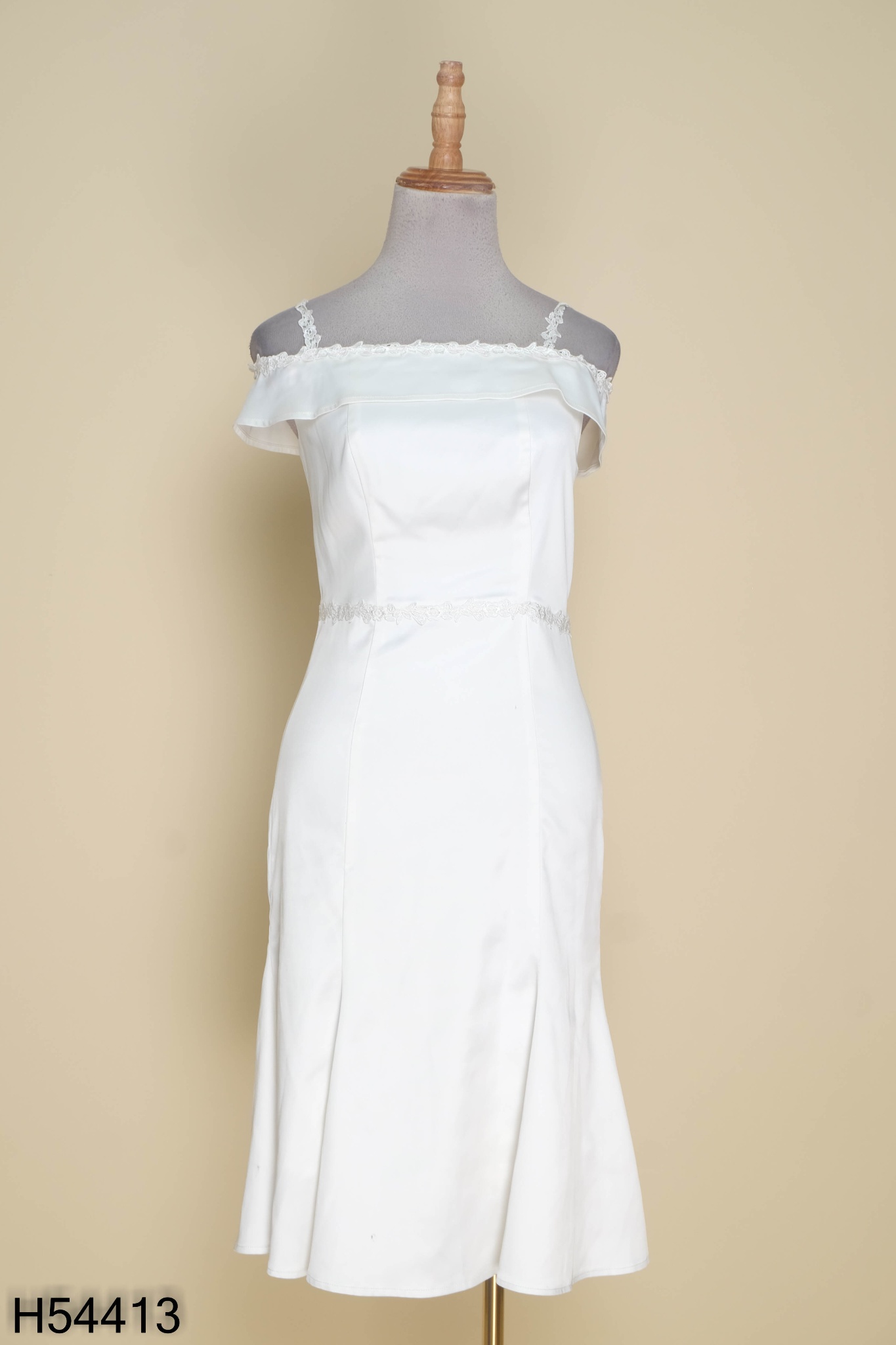 Đầm ren trắng thiết kế trễ vai xinh xắn - Đầm dáng xòe | ThờiTrangNữ.vn