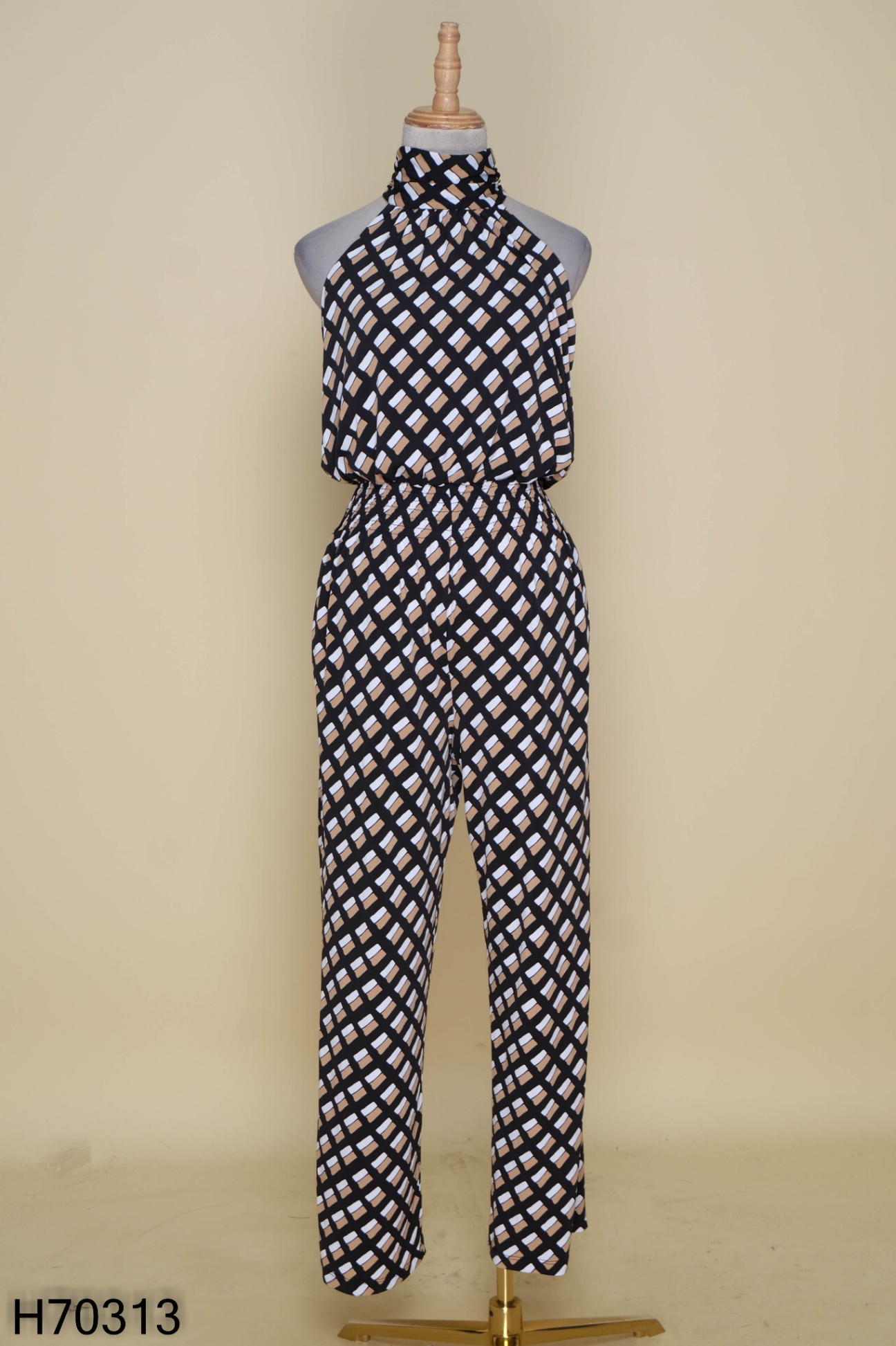 Jumpsuits đen họa tiết cổ yếm