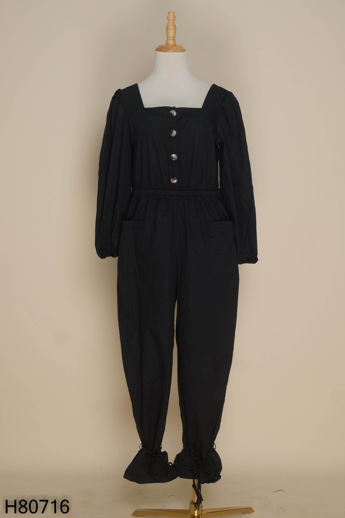 Jumpsuits đen CCHAT phối cúc