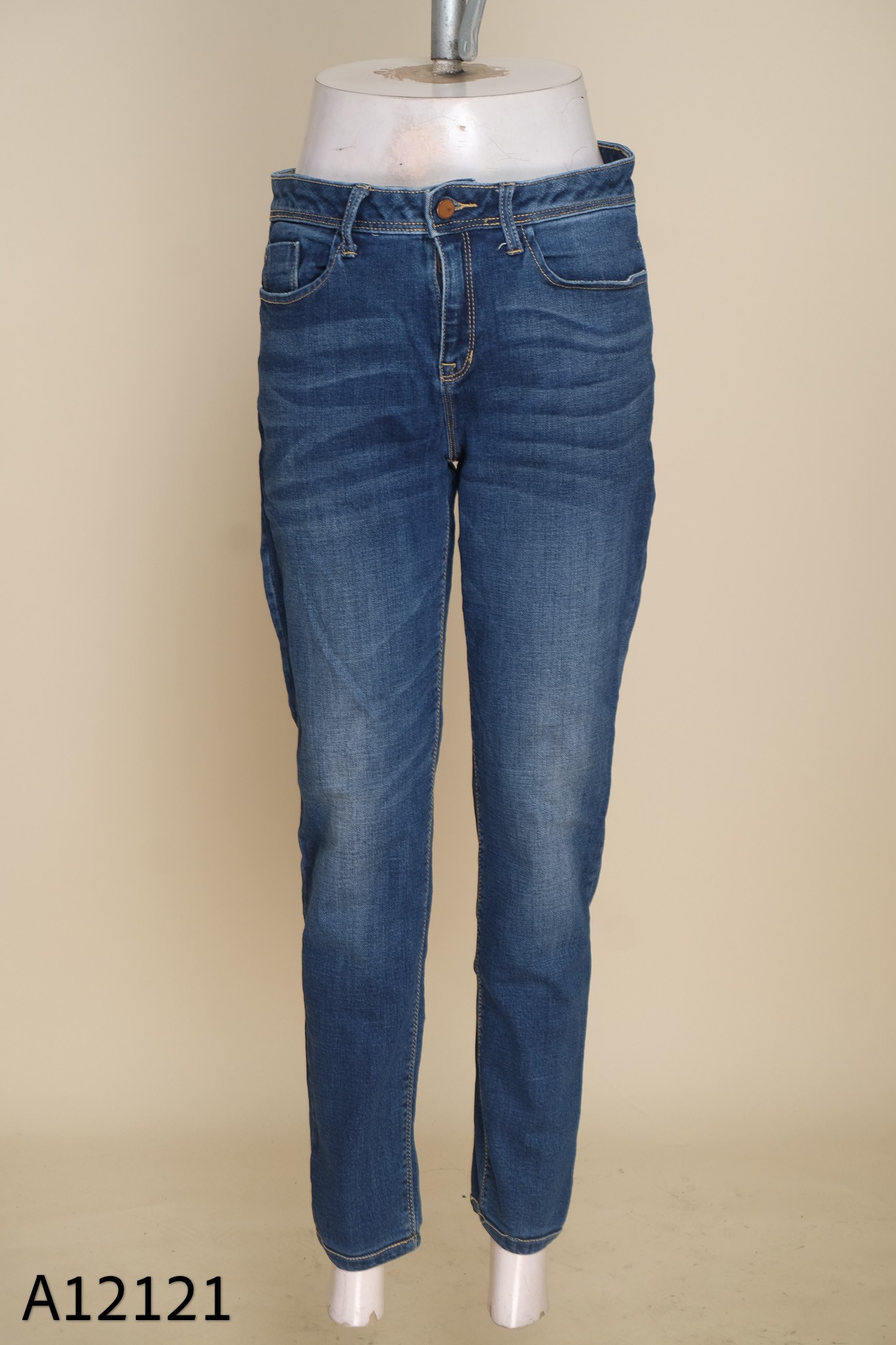 Quần jeans xanh phối vạt bạc màu