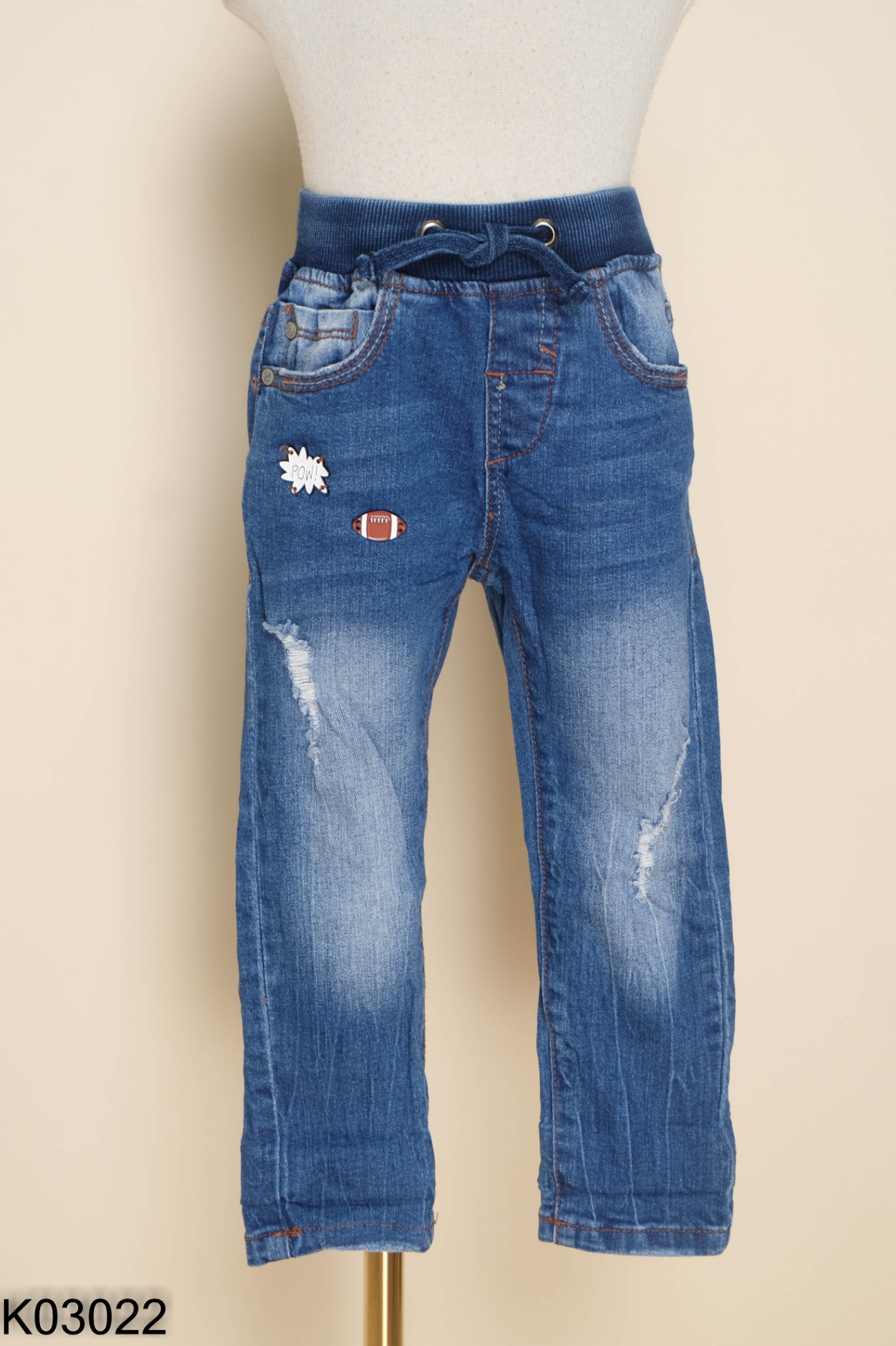 Quần jeans xanh rách đính sticker KIDS (bé trai)