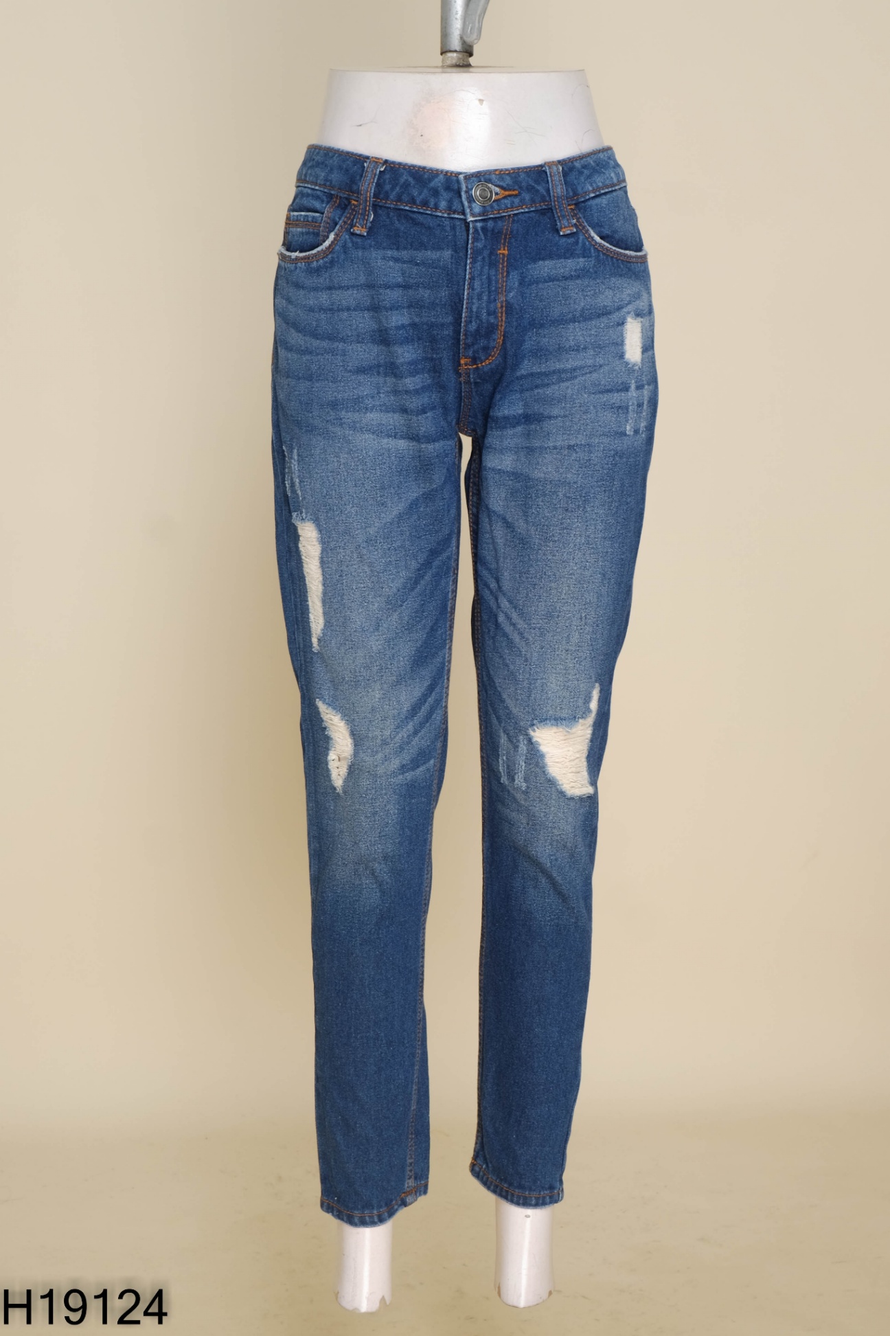 Quần jeans xanh rách