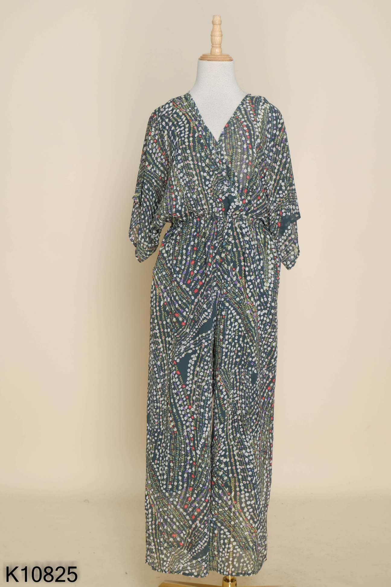 Jumpsuits xanh hoa cổ V