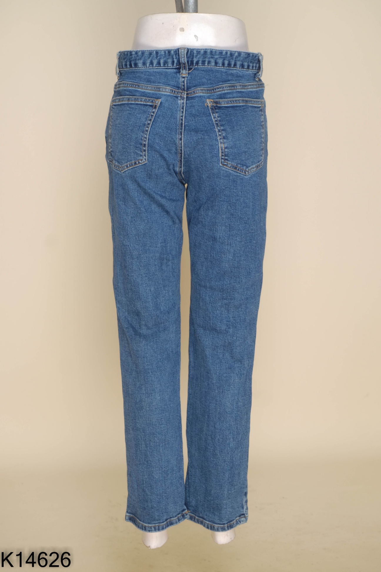 Quần jeans xanh trơn