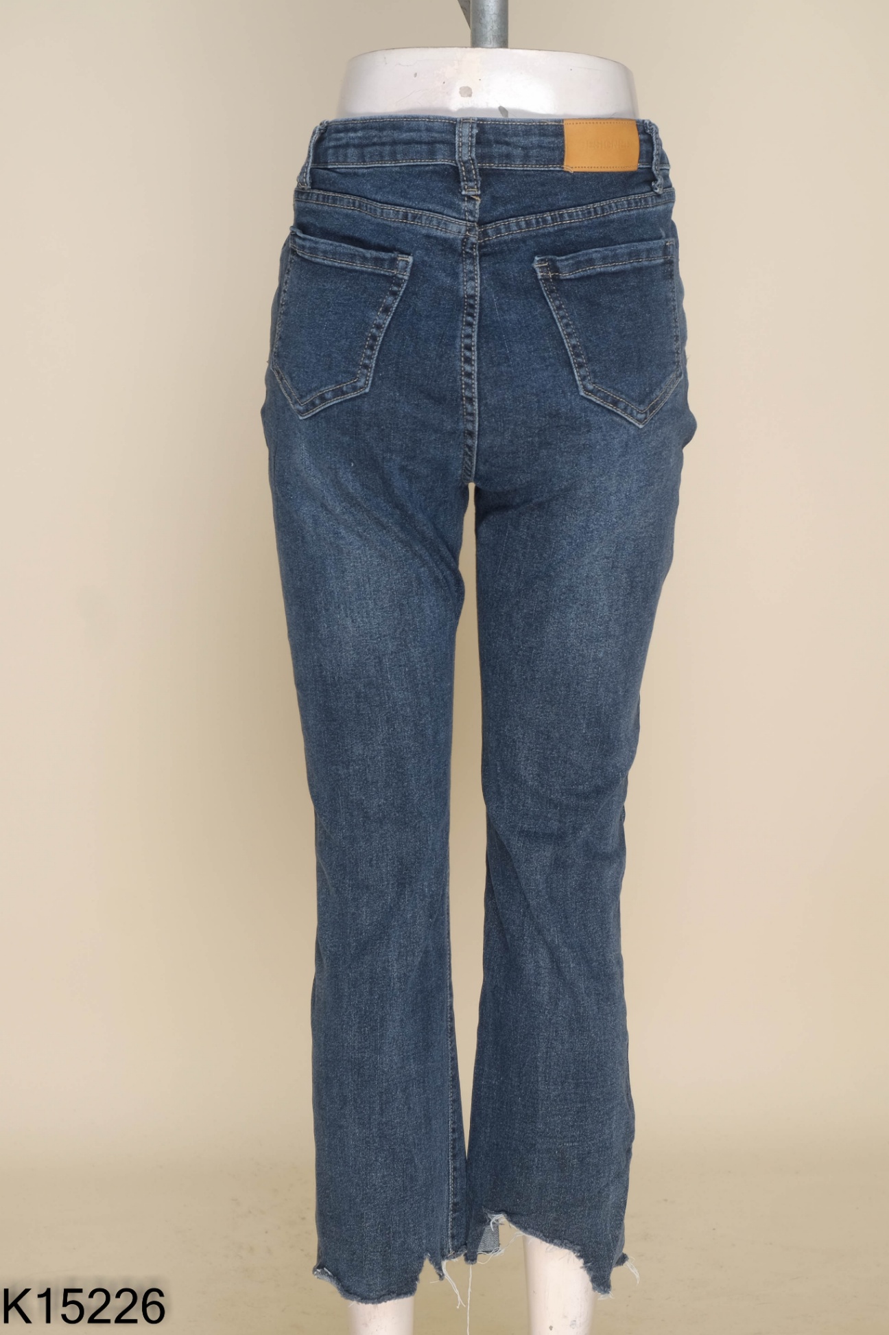 Quần jeans xanh trơn cắt gấu