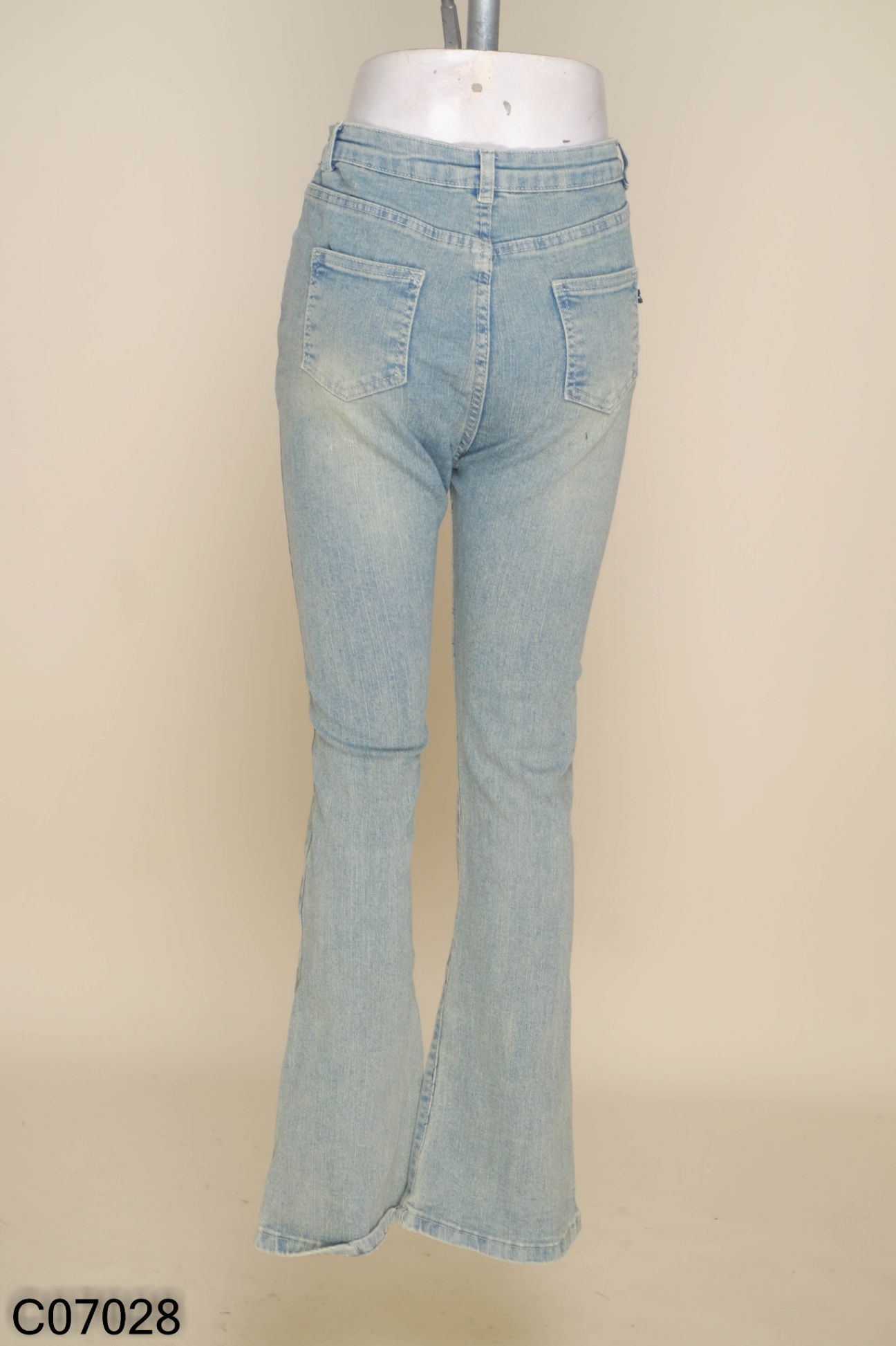 Quần jeans xanh loang vàng