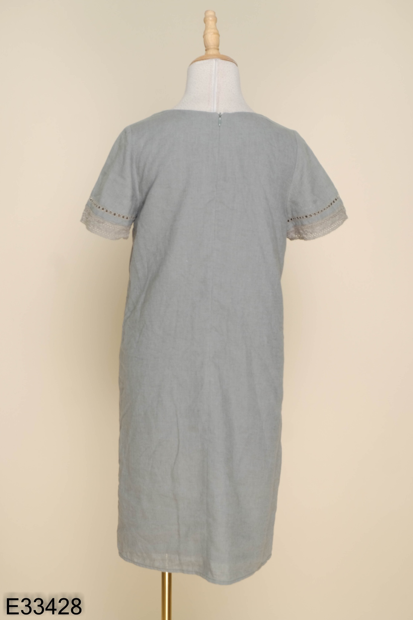 Váy linen xanh viền ren