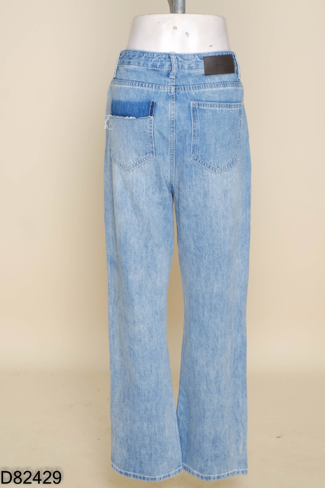 Quần jeans xanh trơn