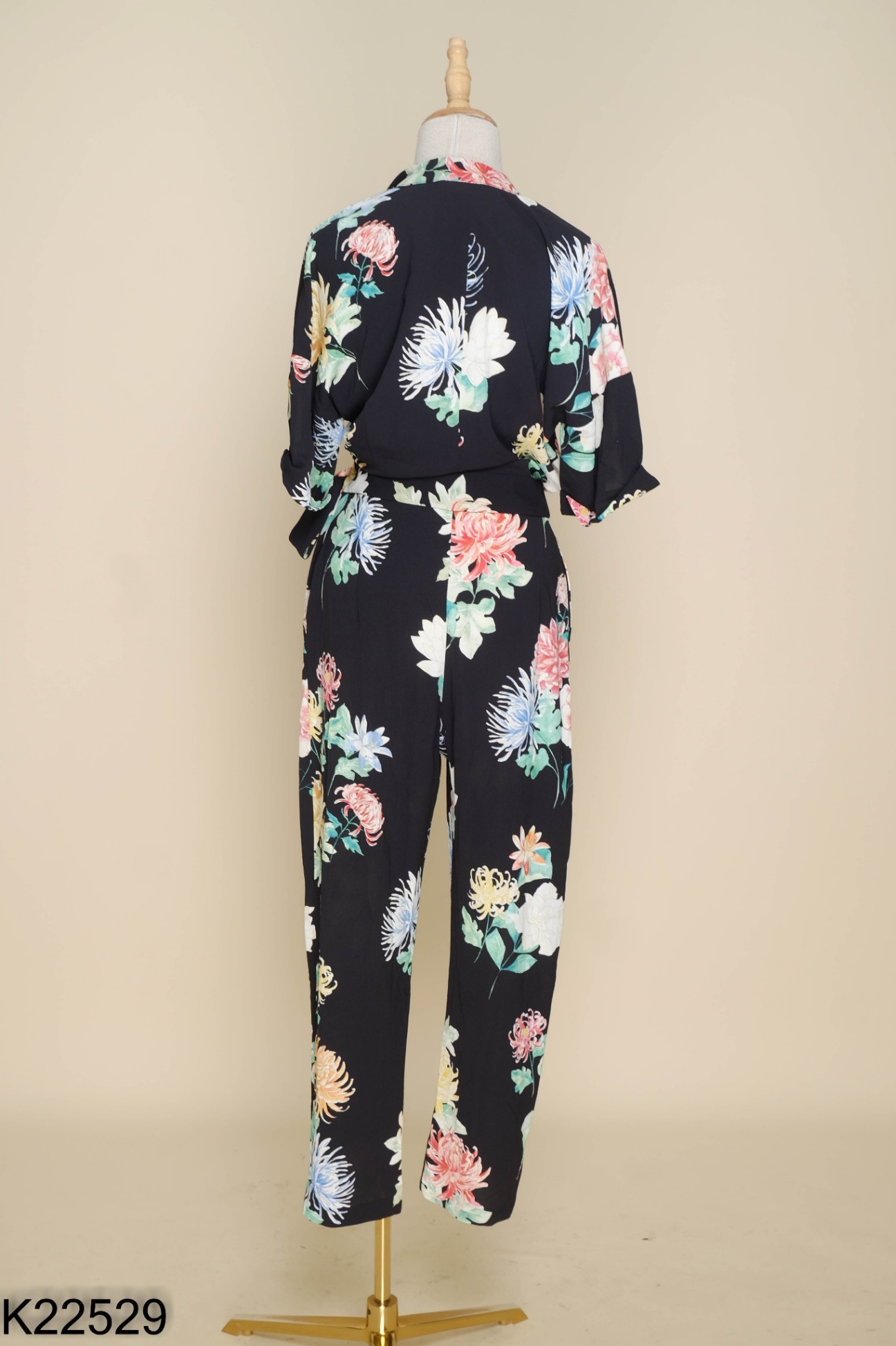 Jumpsuits đen hoa ZARA cổ V buộc eo