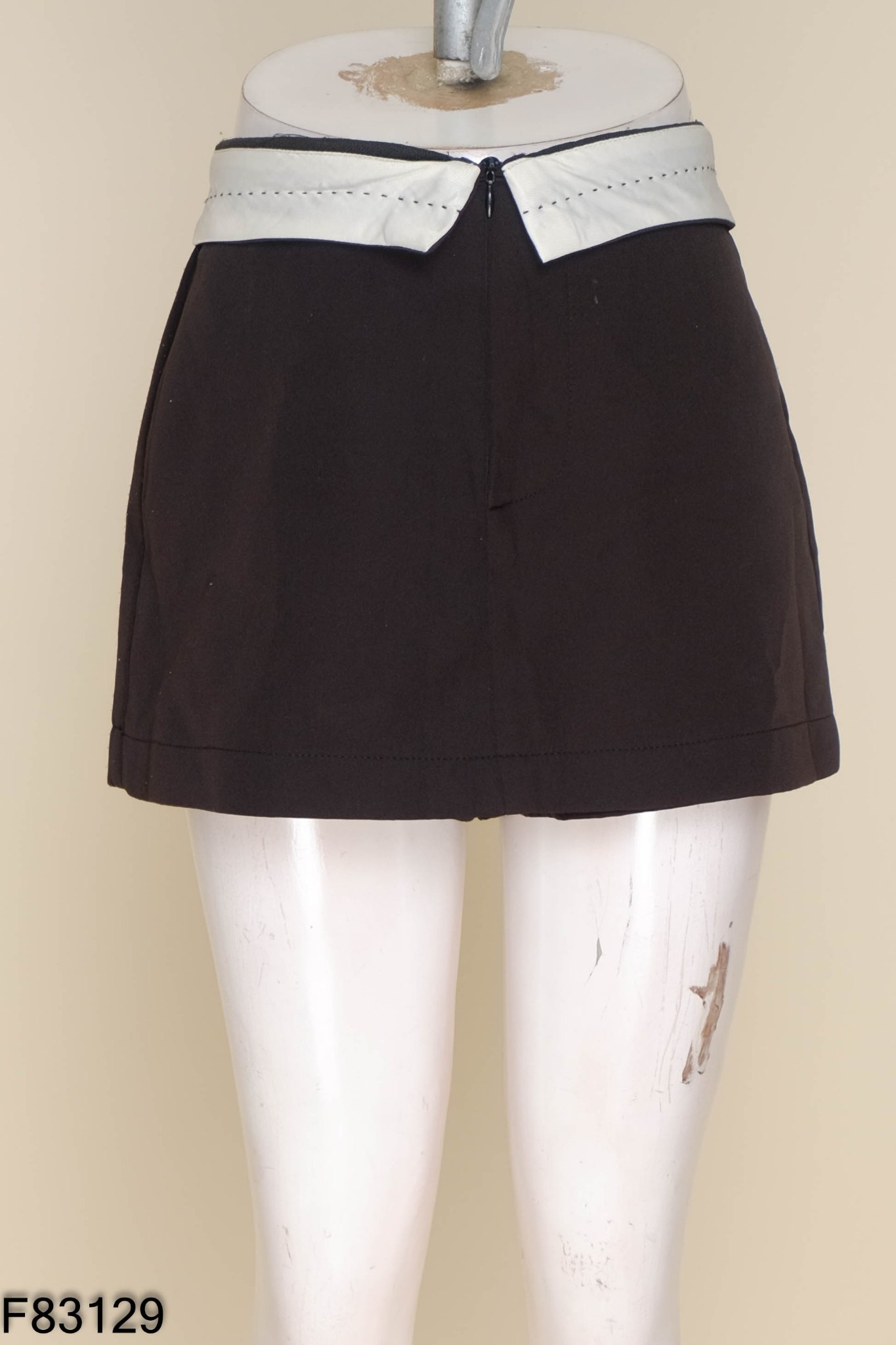 Quần shorts giả váy đen be cạp be (ZARA xuất)
