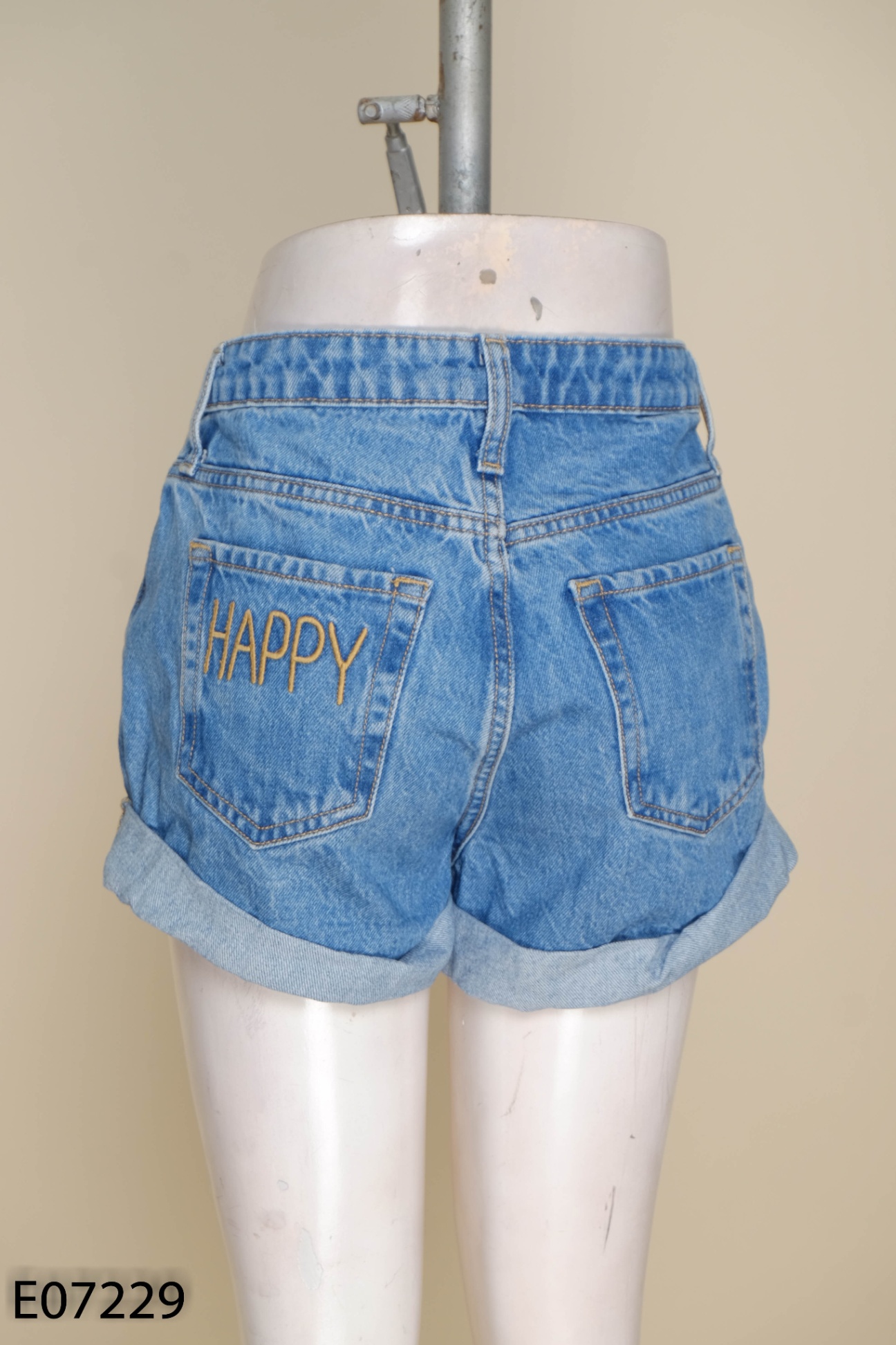 Quần shorts jeans xanh gập gấu