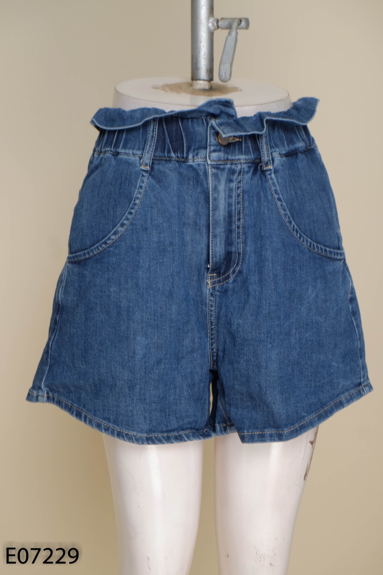 Quần shorts jeans xanh rúm eo