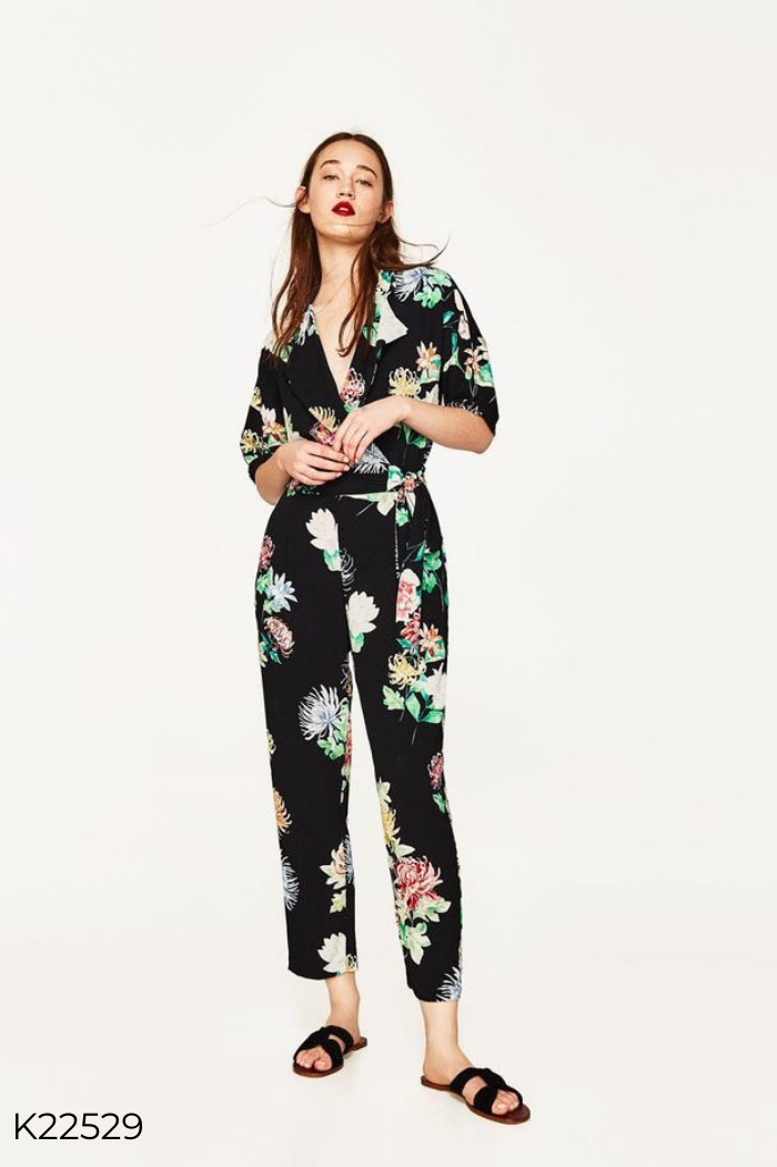 Jumpsuits đen hoa ZARA cổ V buộc eo