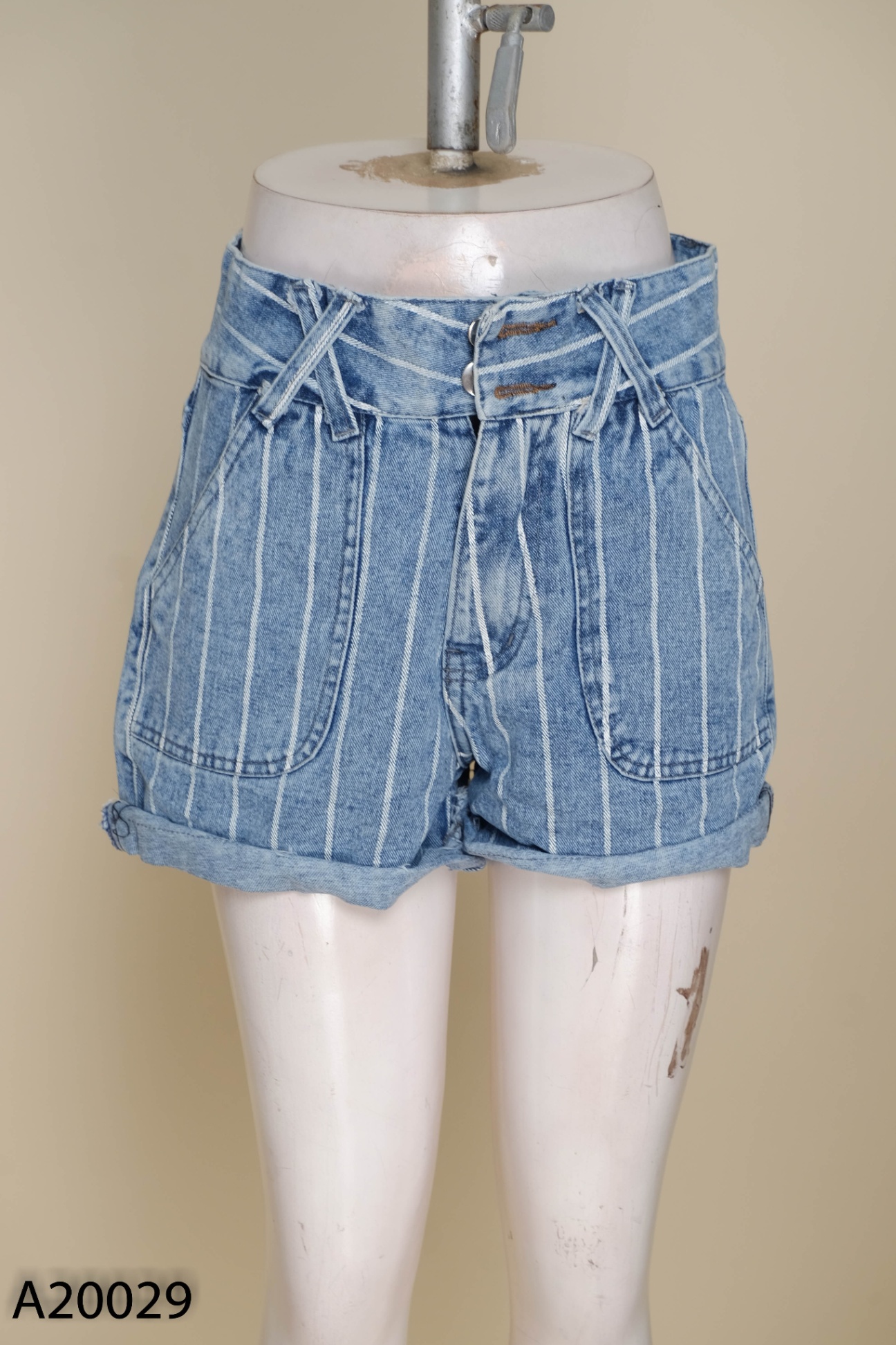 Quần short jeans xanh kẻ trắng