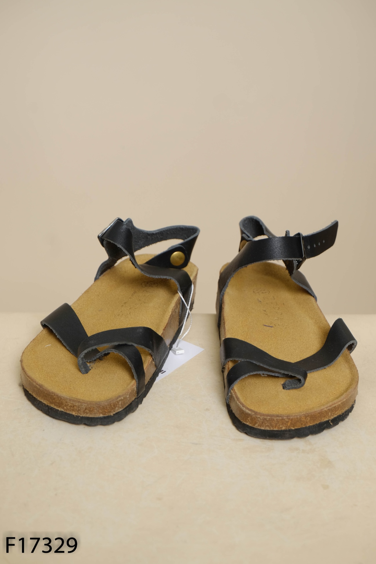 Sandals đen đế trấu xỏ ngón