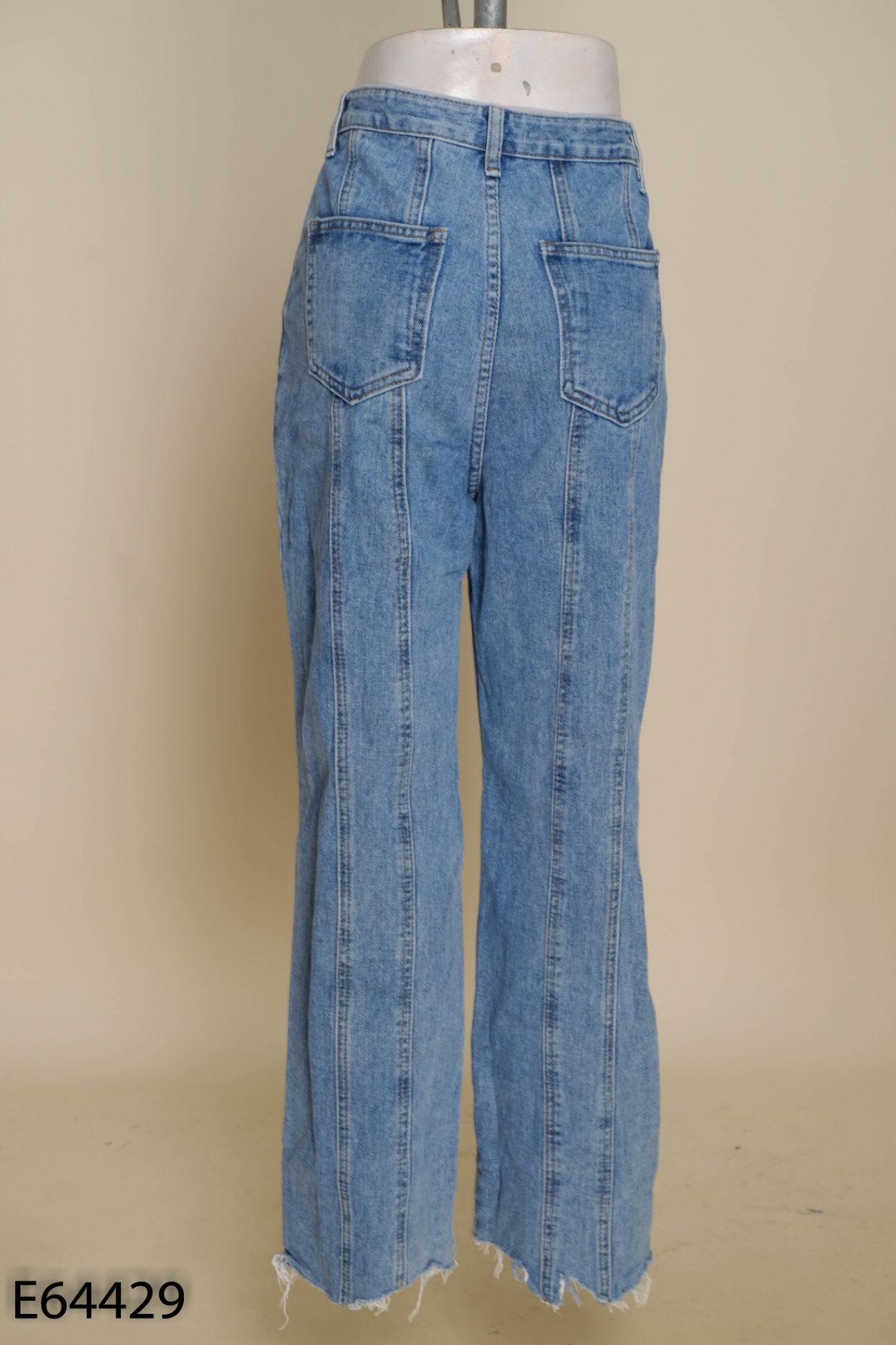 Quần jeans xanh gân giữa cắt gấu