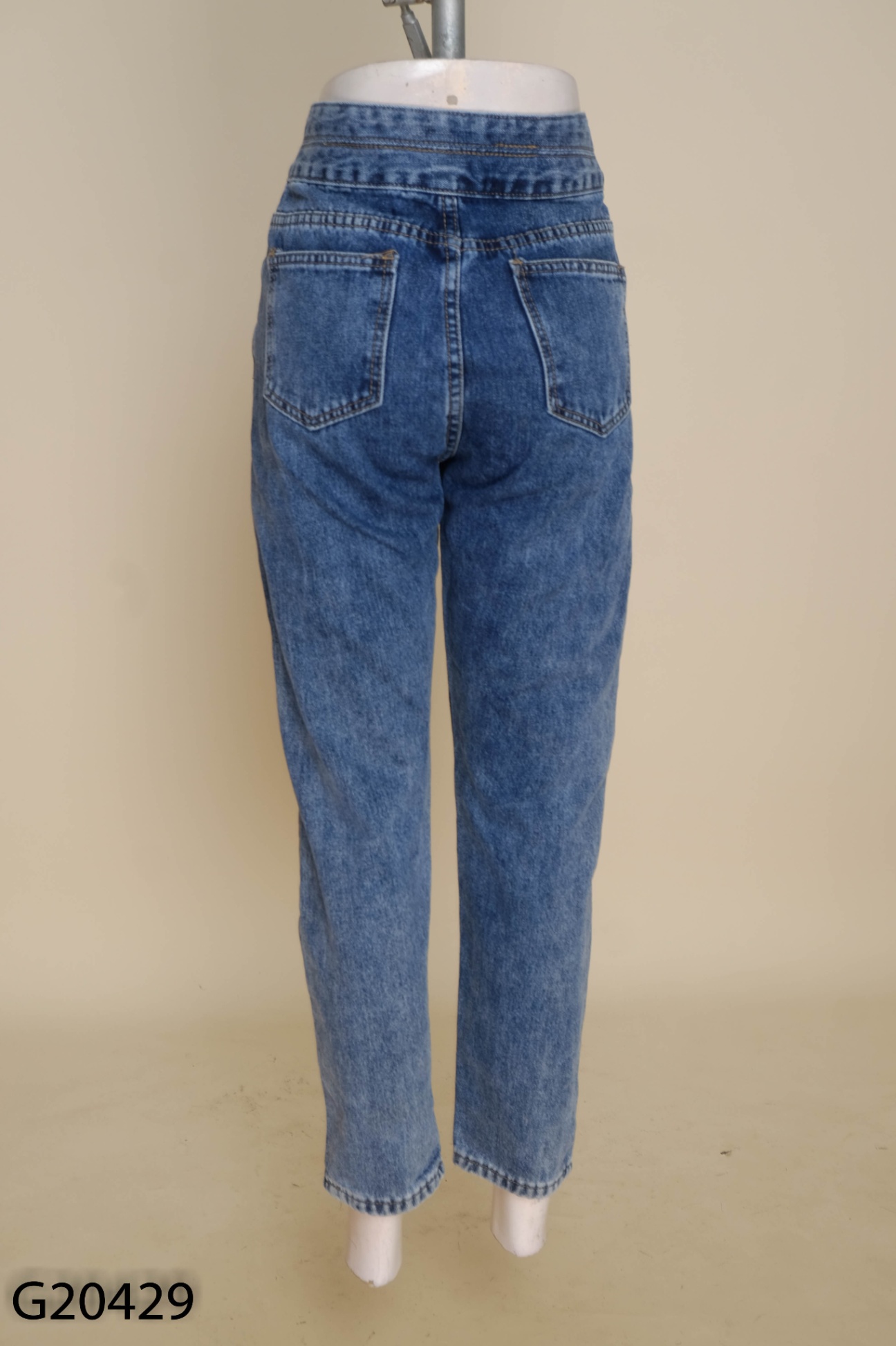 Quần jeans xanh trơn