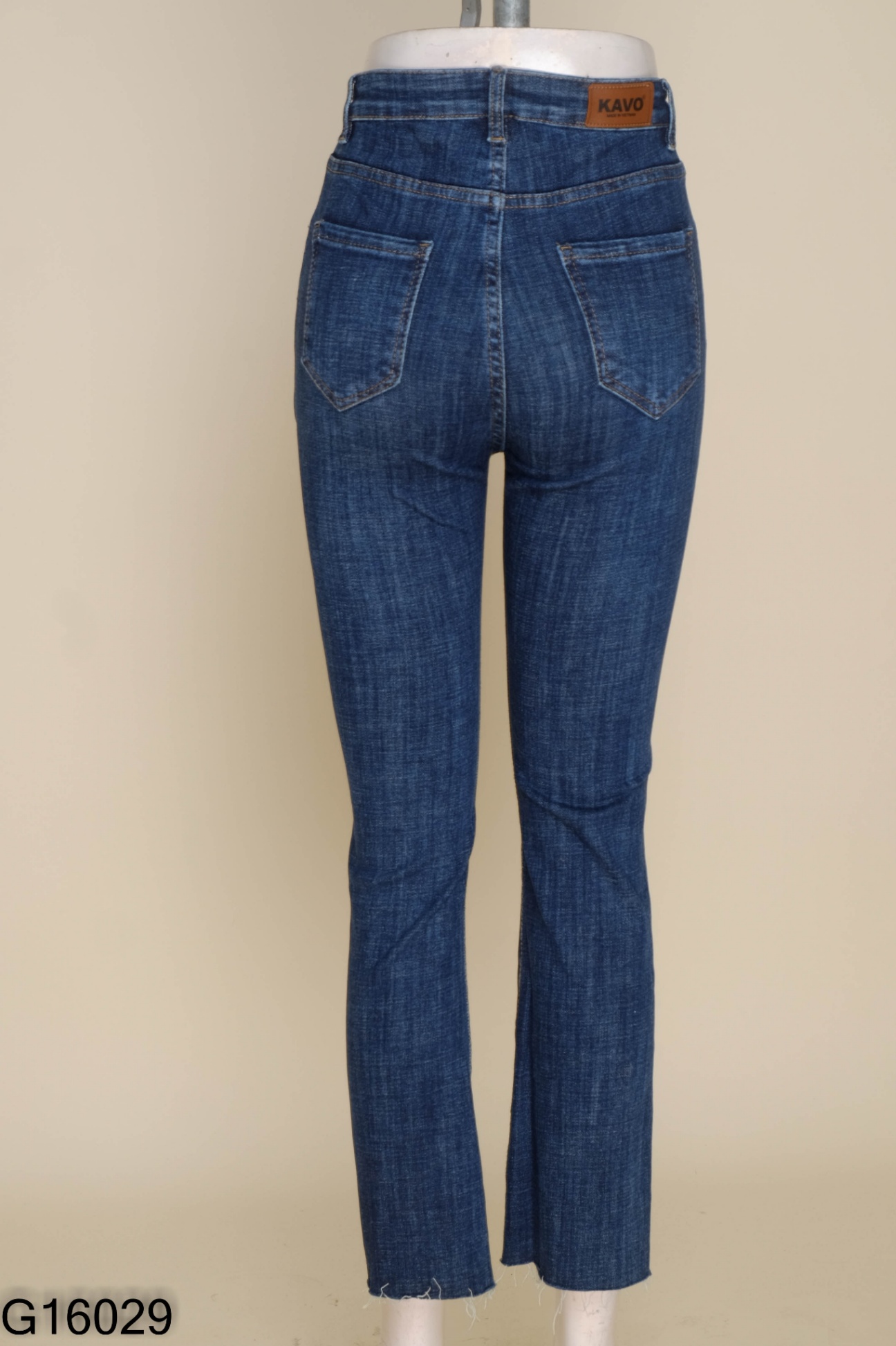 Quần jeans xanh đậm trơn cắt gấu