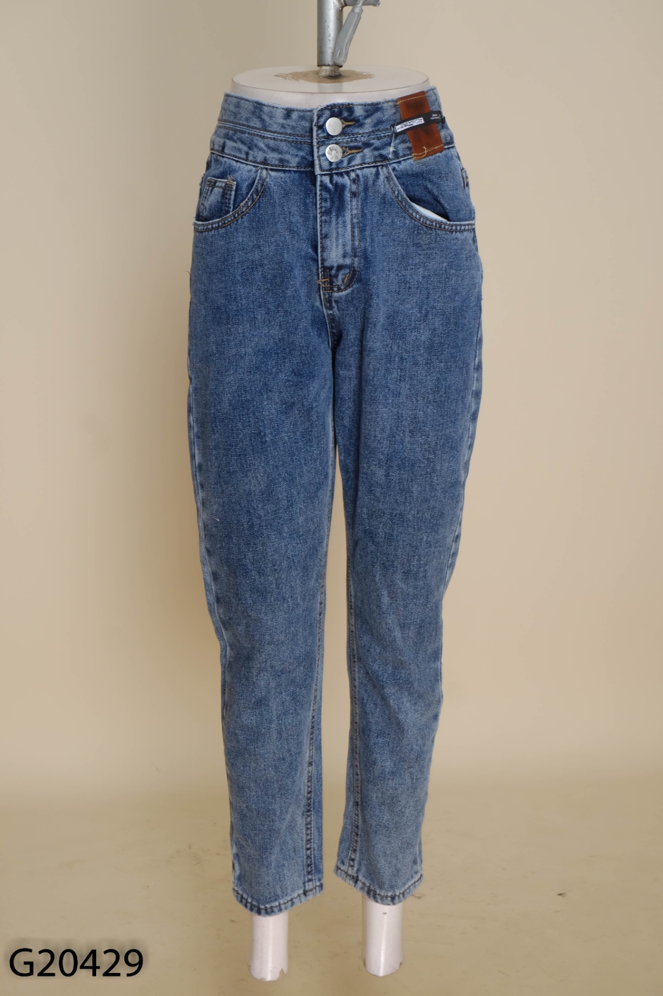 Quần jeans xanh trơn