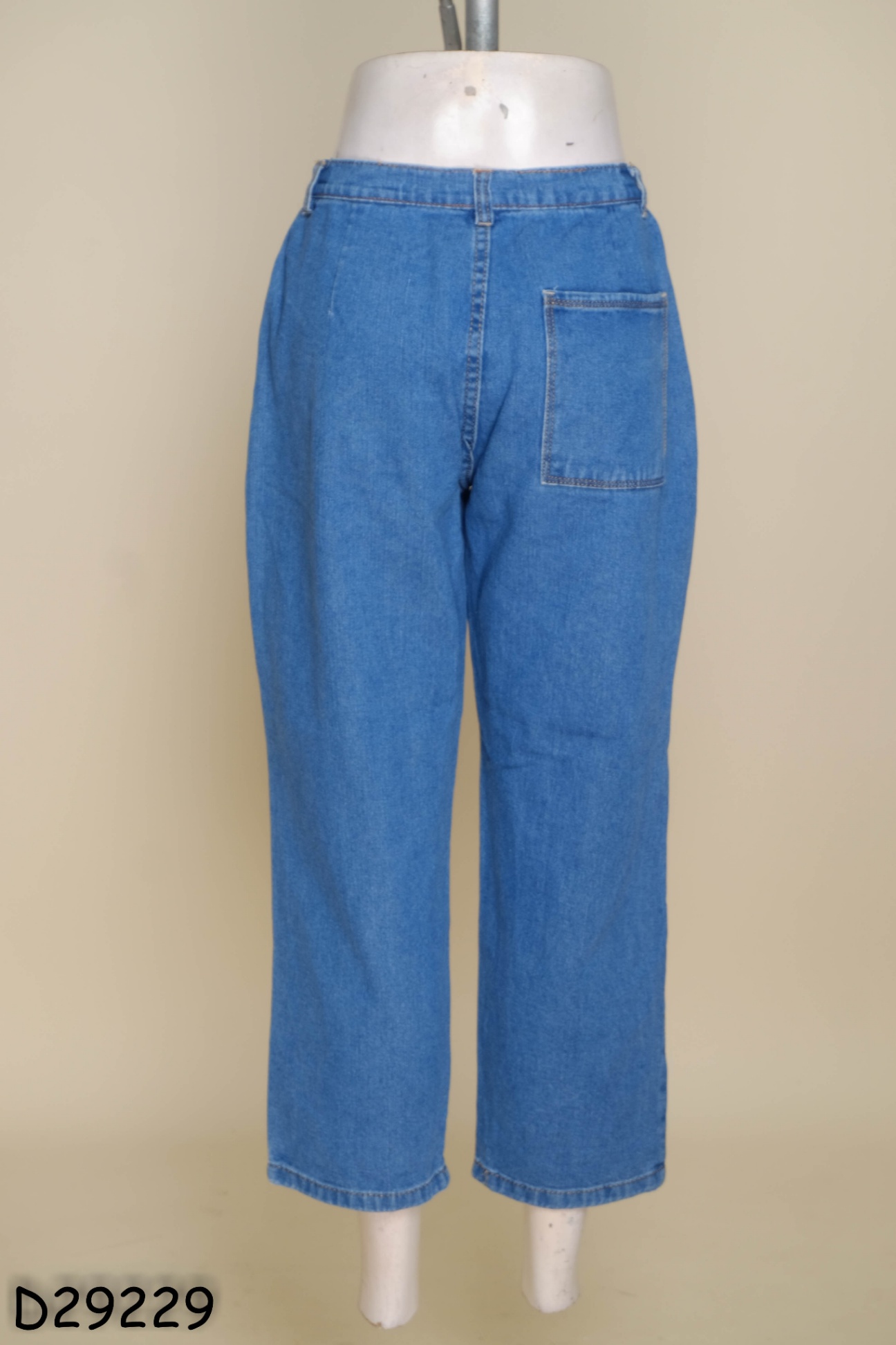 Quần jeans xanh ống rộng