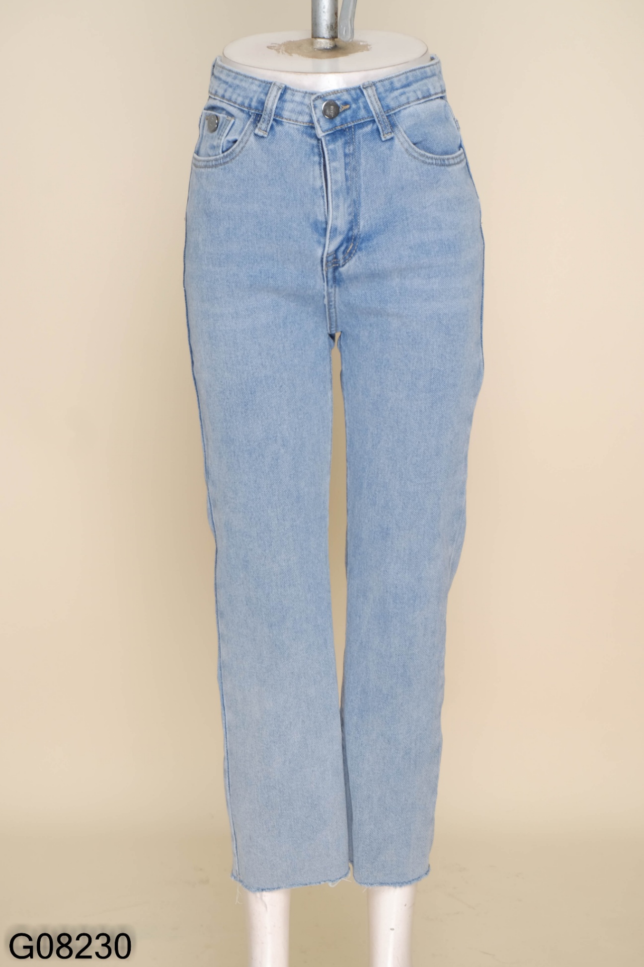 Quần jeans xanh ống loe