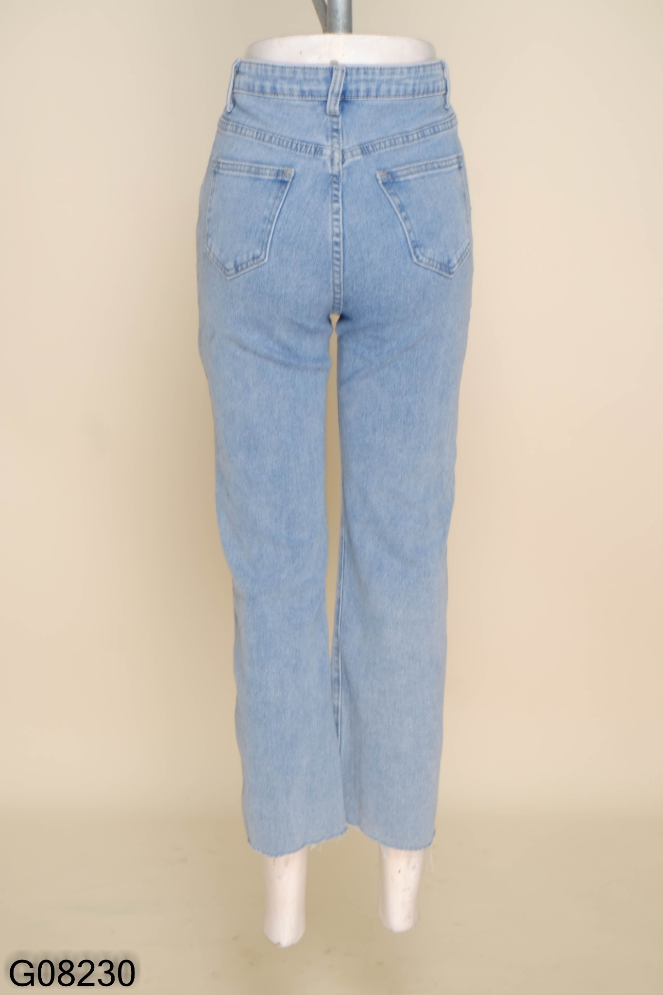 Quần jeans xanh ống loe