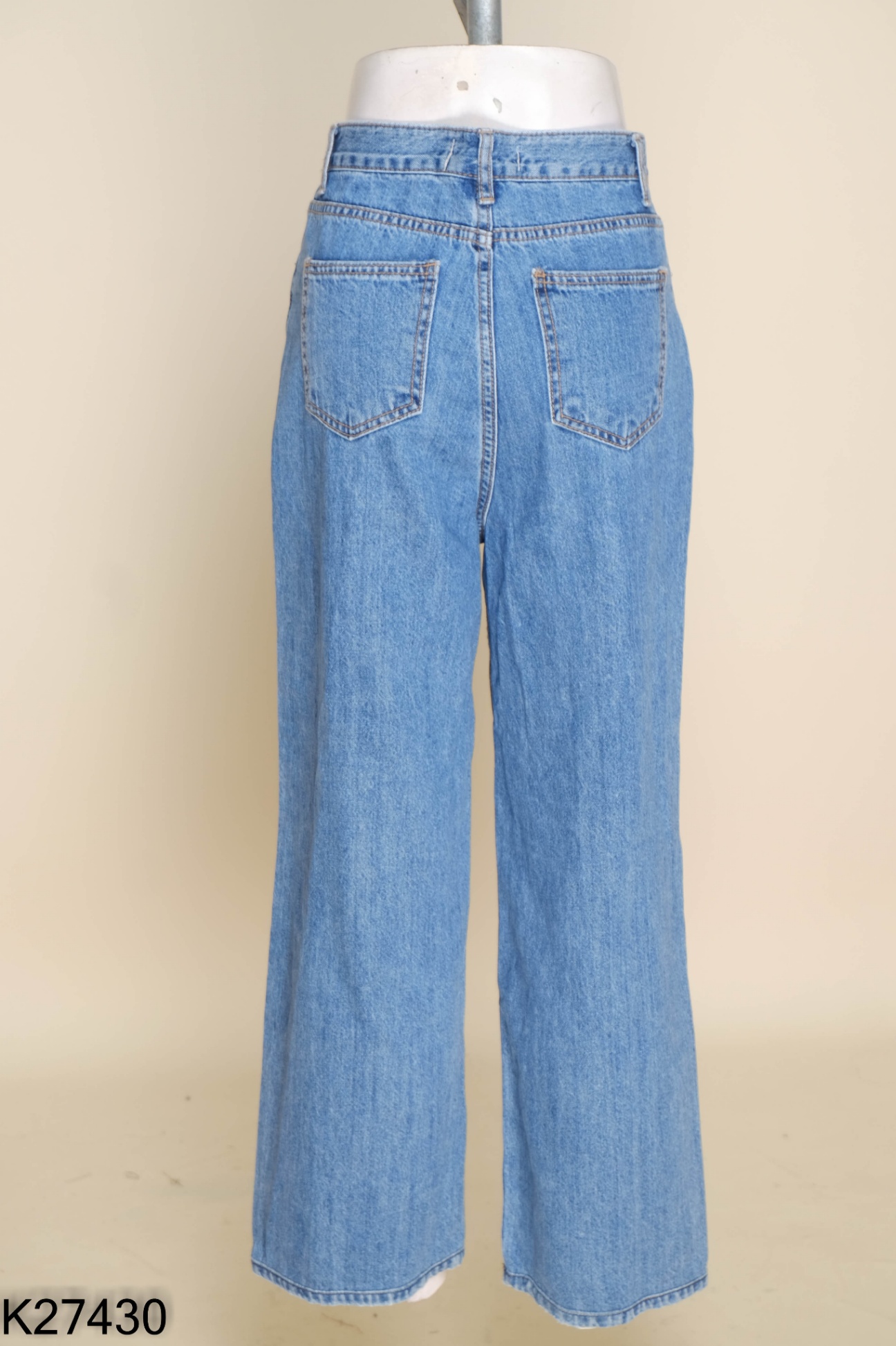 Quần jeans xanh suông