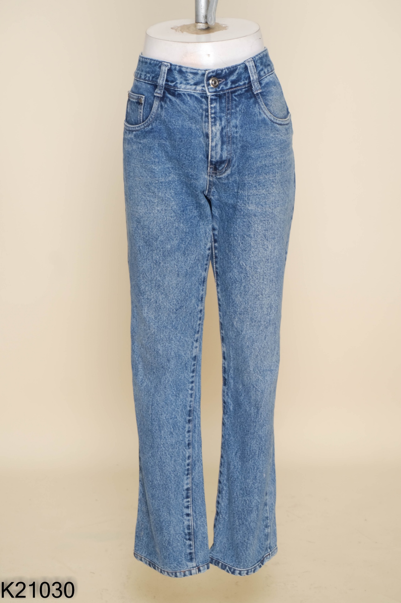 Quần jeans xanh trơn