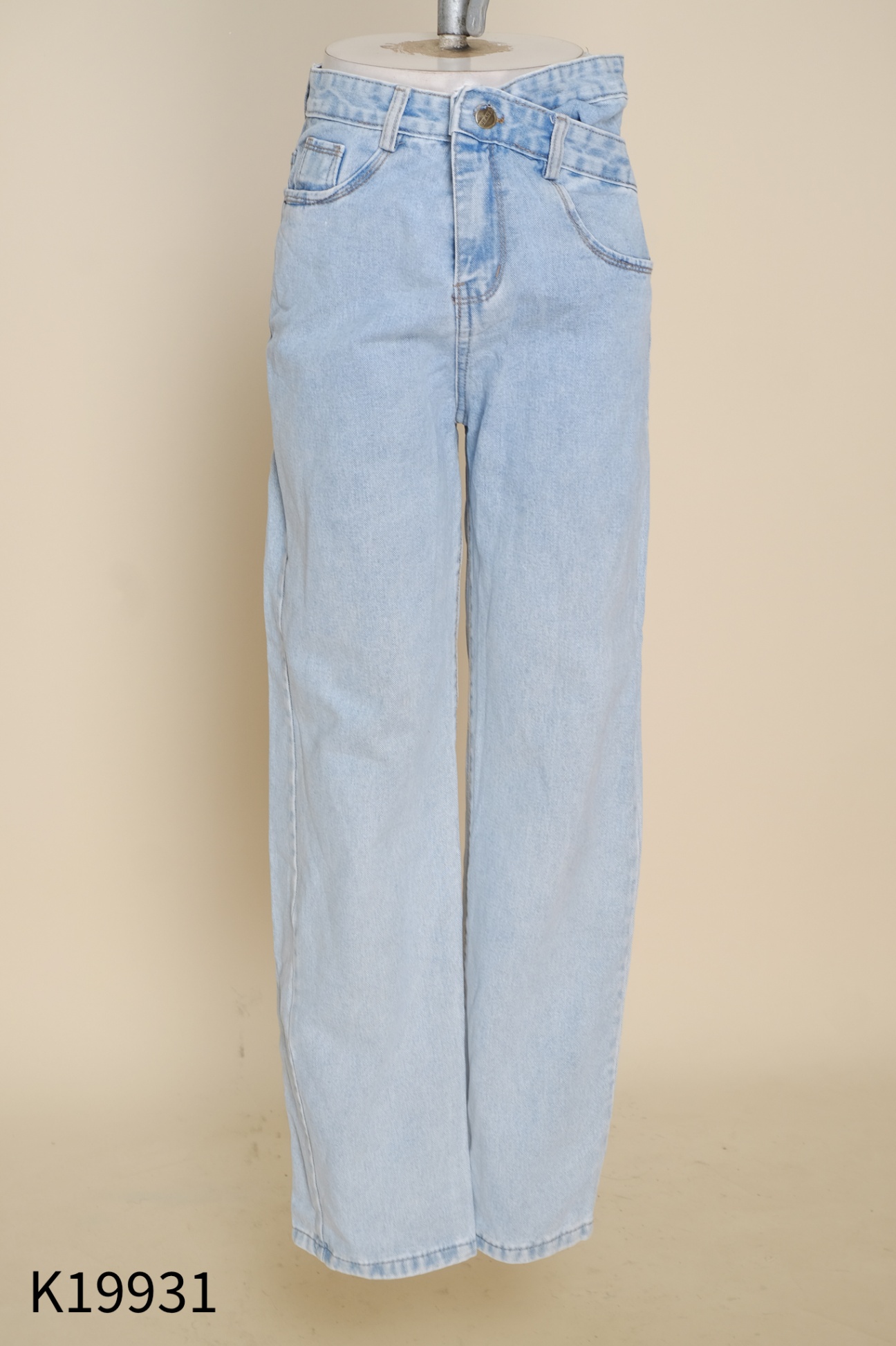 Quần jeans xanh trơn