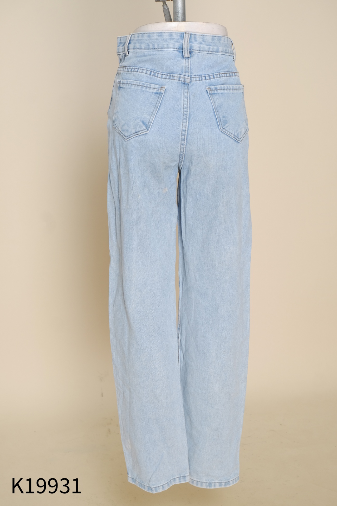 Quần jeans xanh trơn