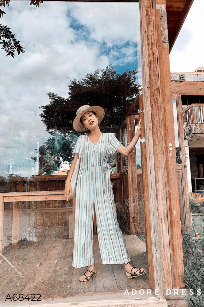 Jumpsuits trắng ADORE DRESS sọc xám vàng