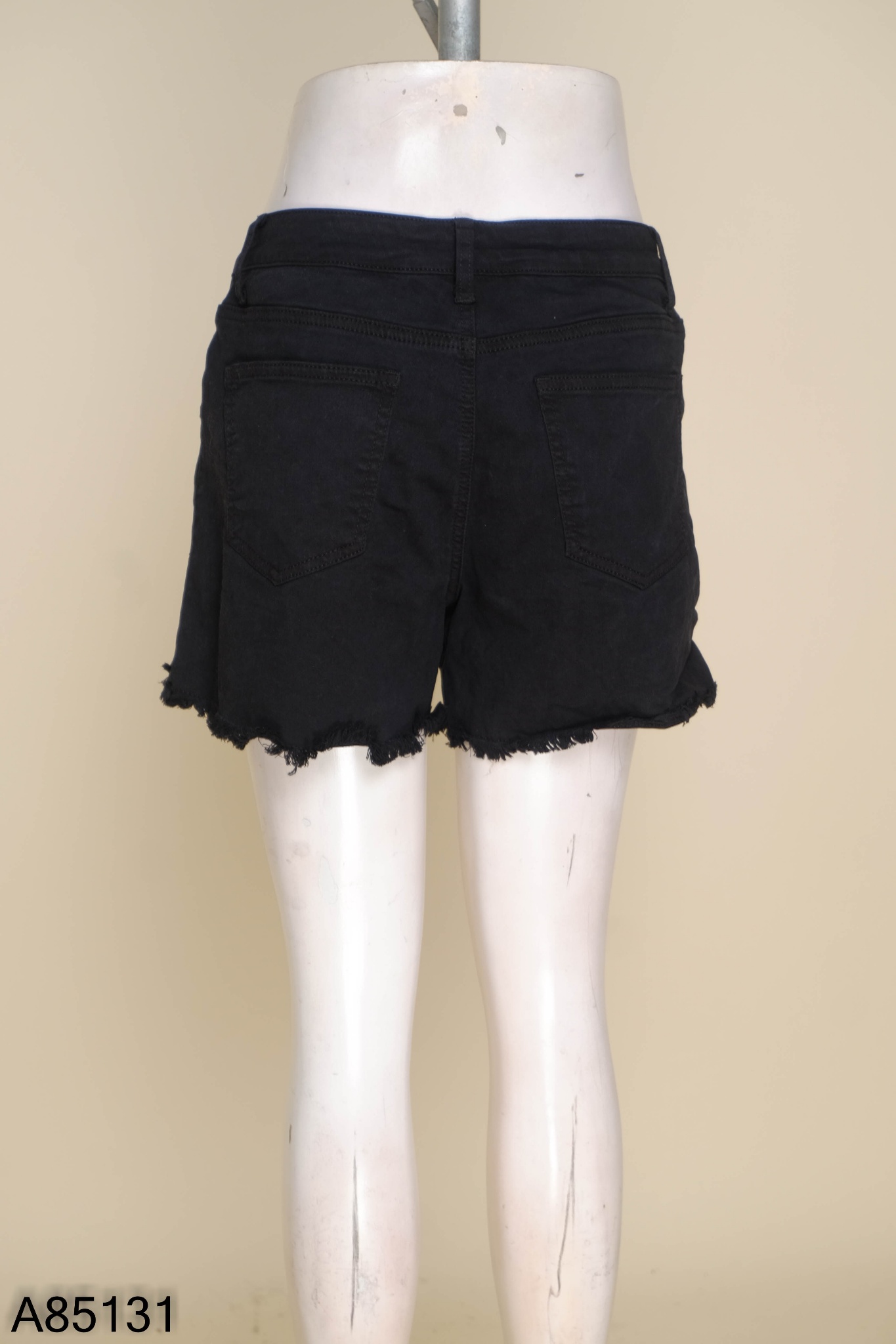 Quần shorts jeans đen