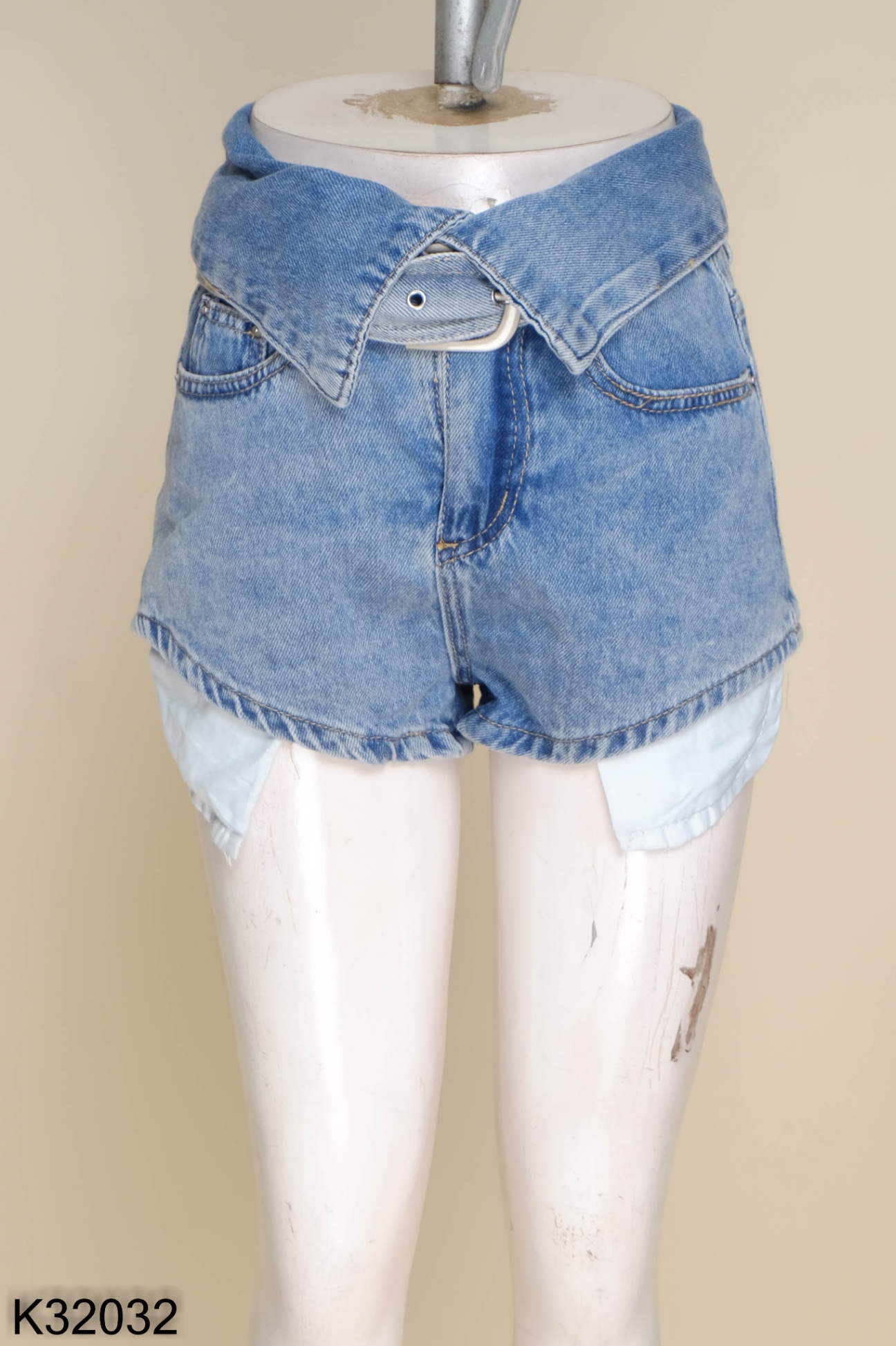 Quần short jeans xanh eo gập