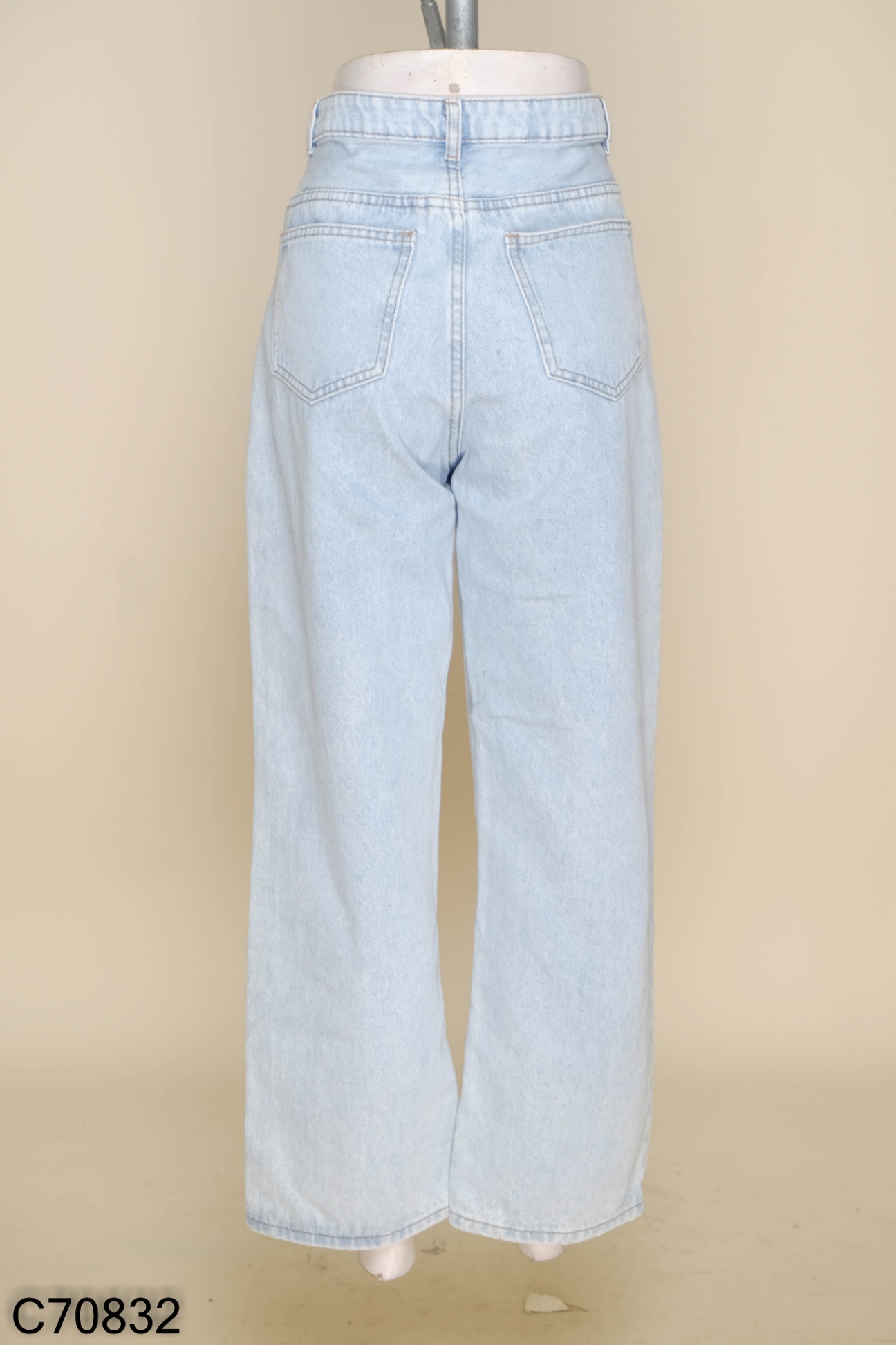 Quần jeans xanh sáng trơn