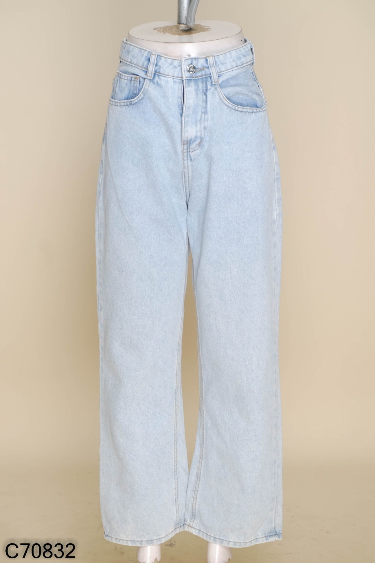 Quần jeans xanh sáng trơn