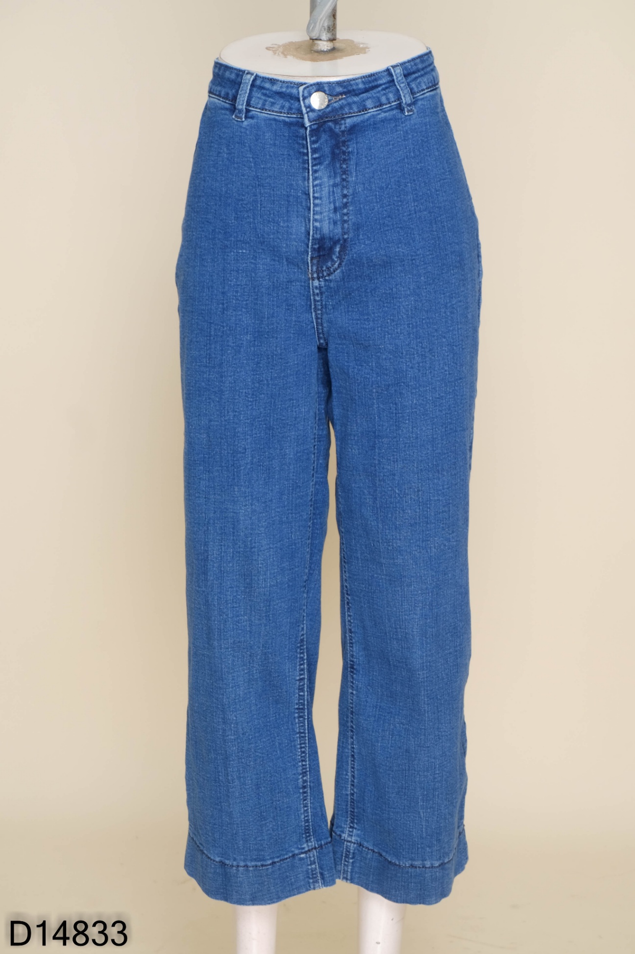 Quần jeans xanh đậm