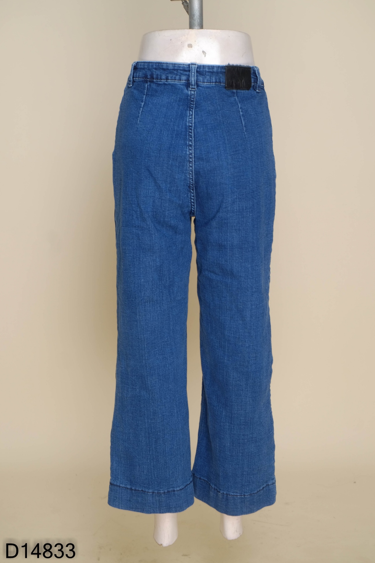 Quần jeans xanh đậm