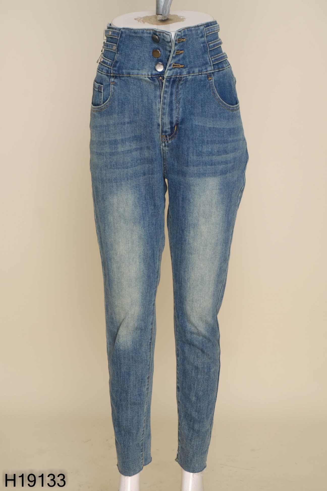 Quần jeans xanh 3 cúc