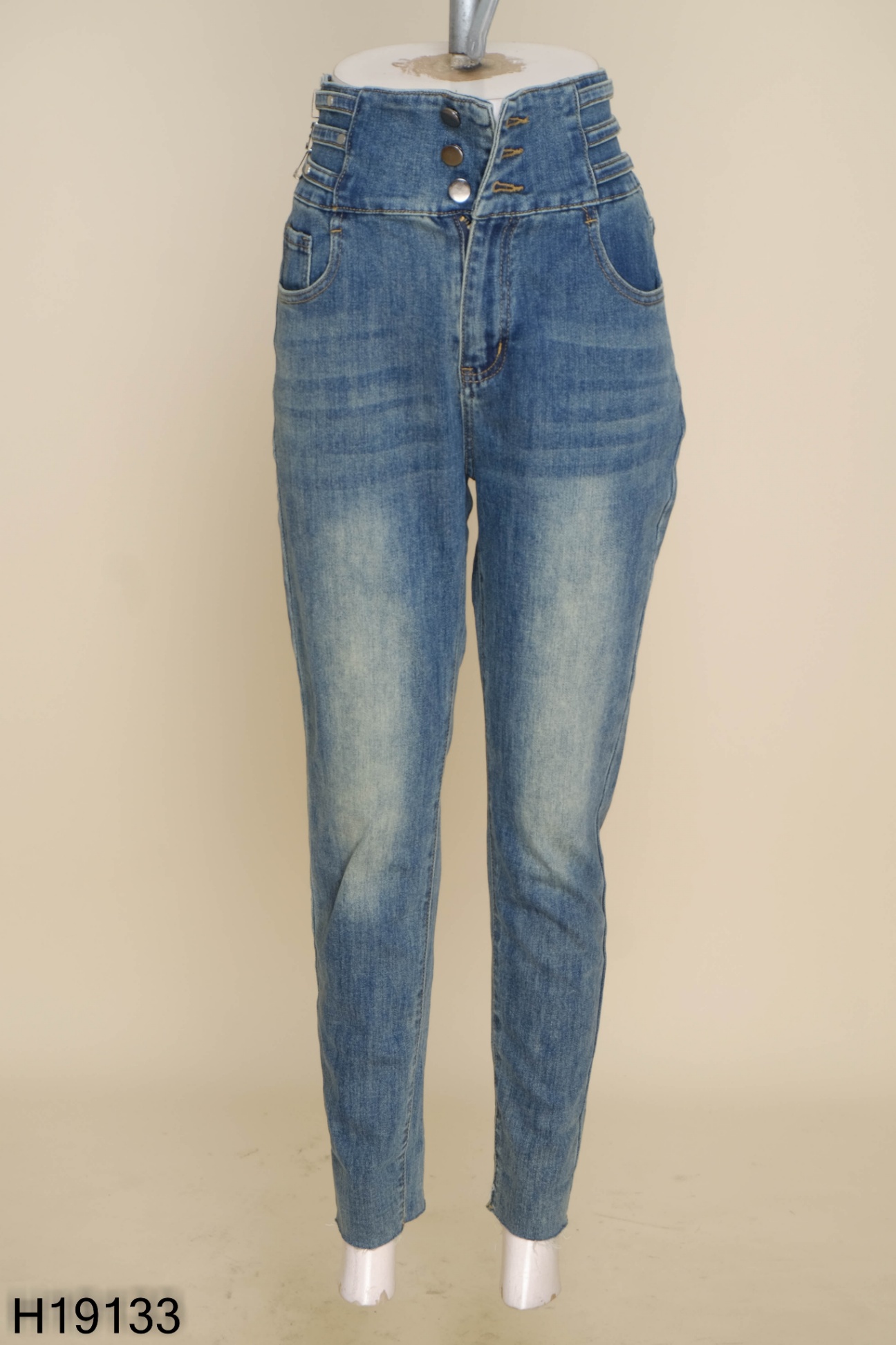 Quần jeans xanh 3 cúc